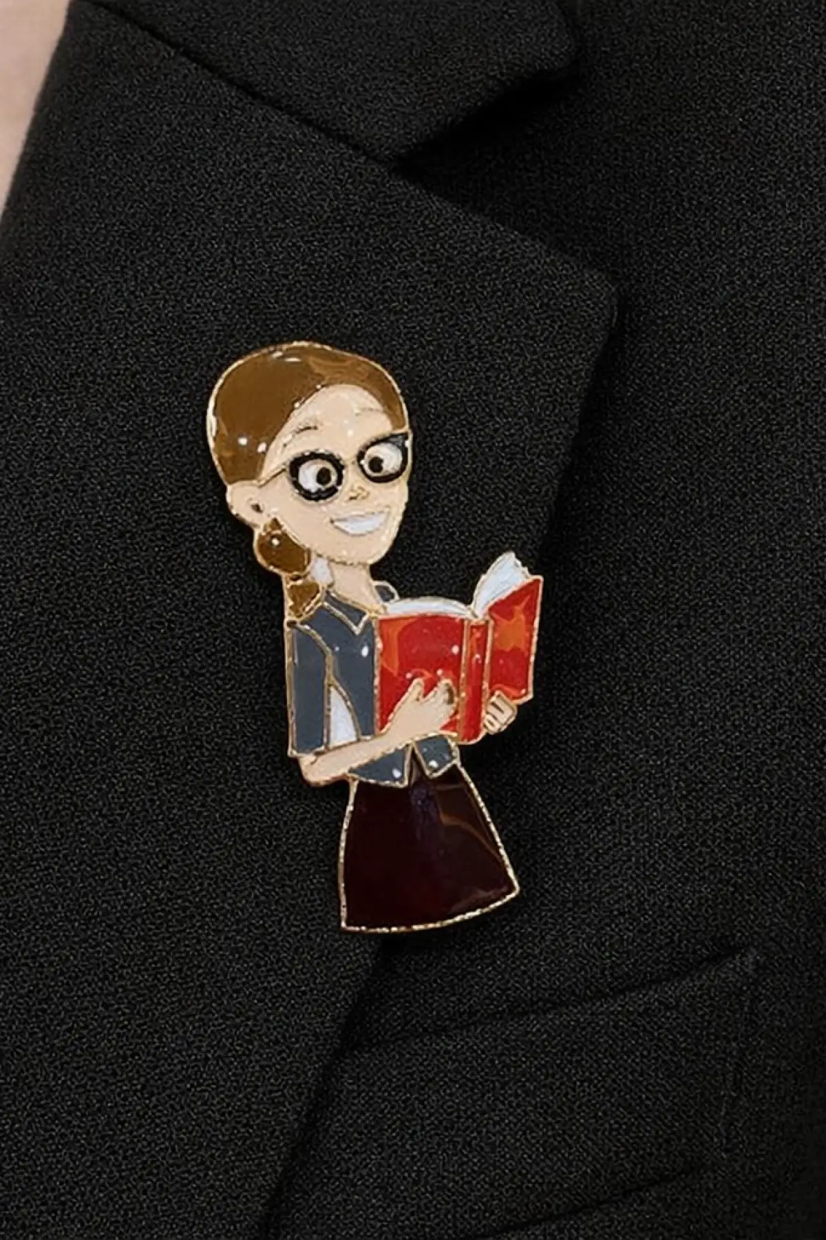 Karışık Renk Öğretmen Figürlü Broş