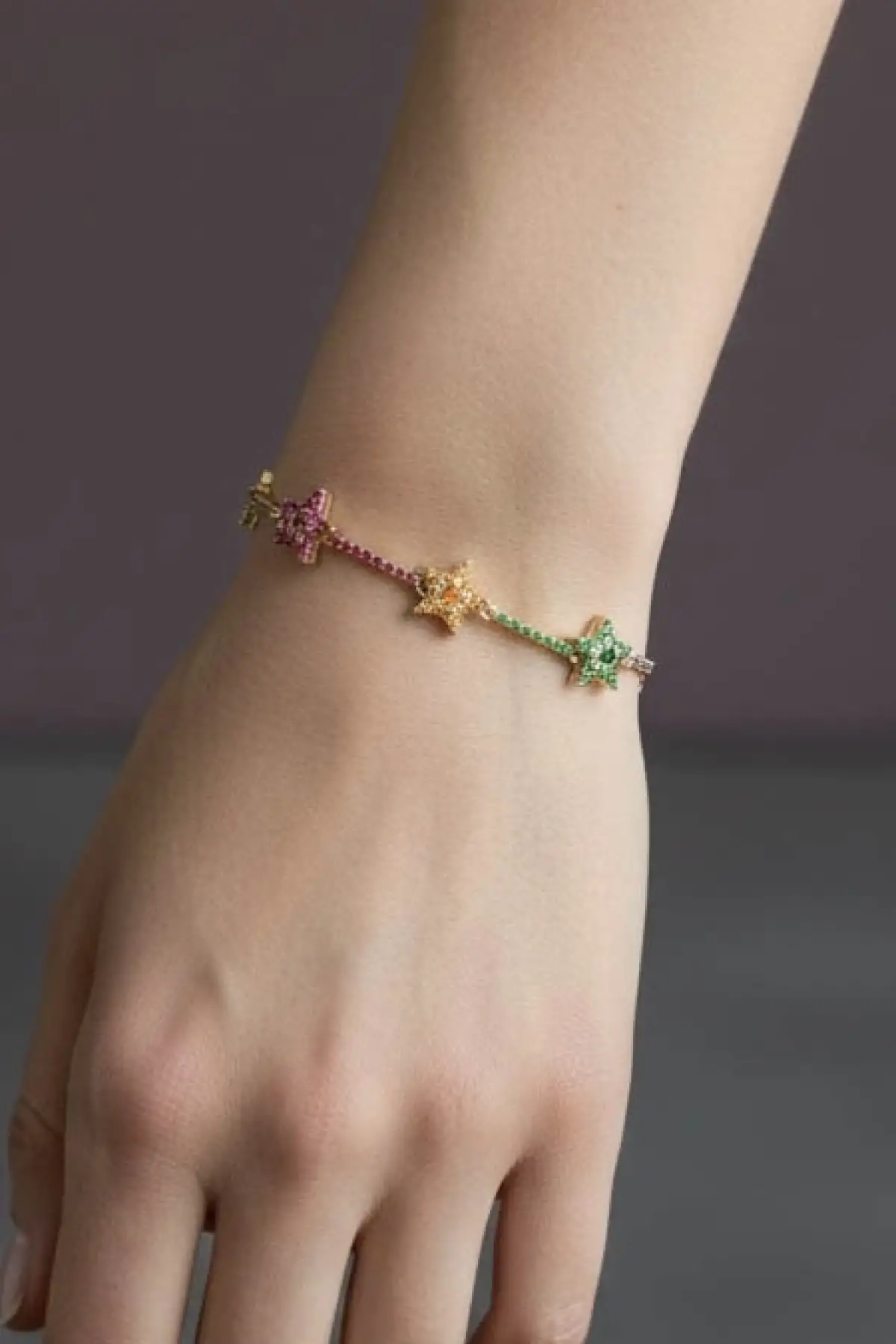 Karışık Renk Taş Detaylı Yıldız Figürlü VİP Bileklik