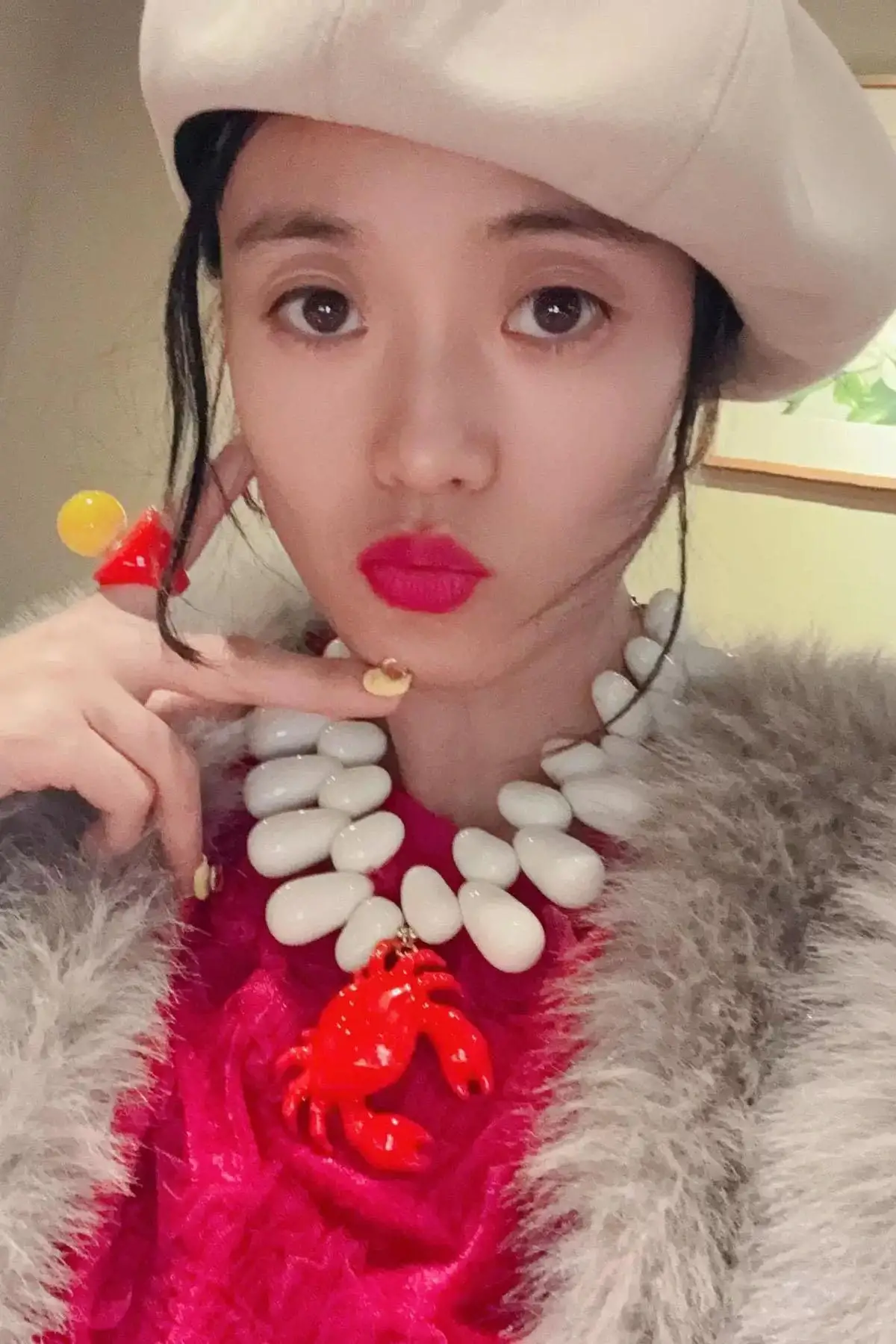 Karışık Renk Yengeç Figürlü Tasarım Kolye