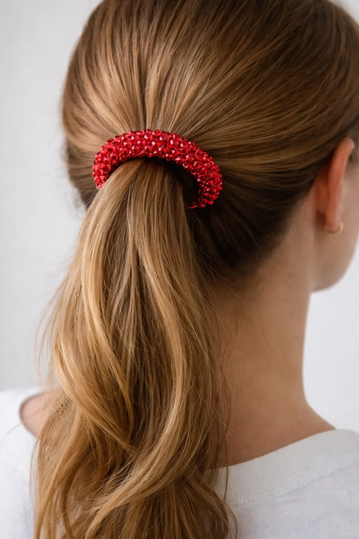 Kırmızı Renk Boncuk Detaylı Lastik Toka