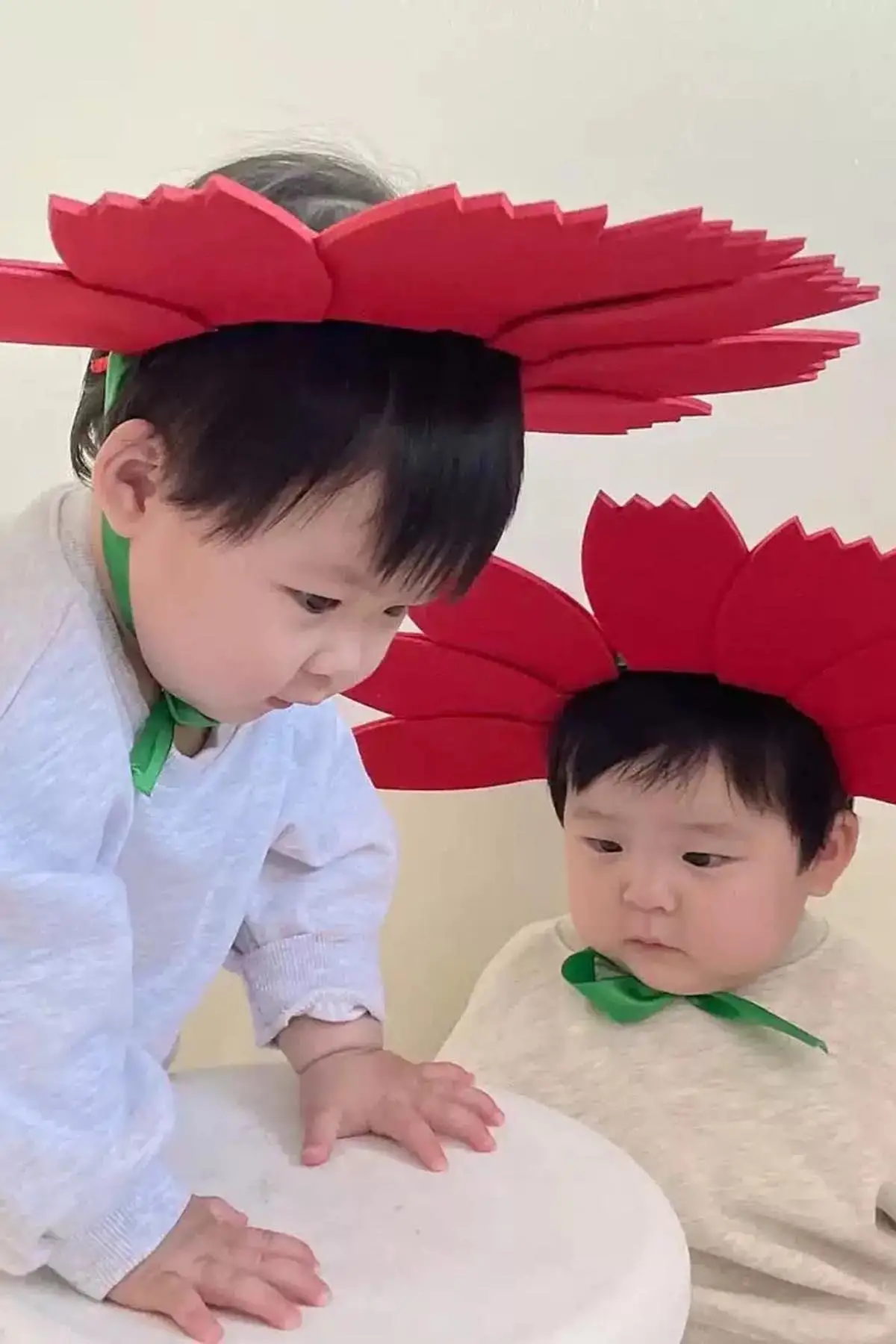 Kırmızı Renk Lale Figürlü Tasarım Taç