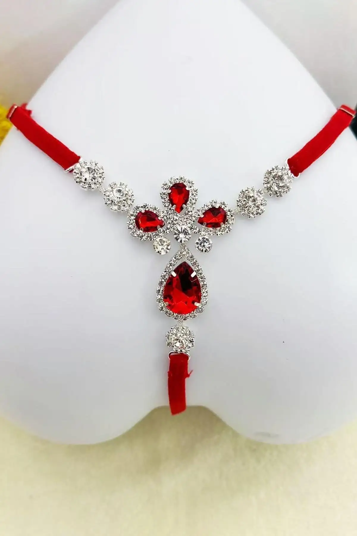 Kırmızı Renk Taş Detaylı Tanga