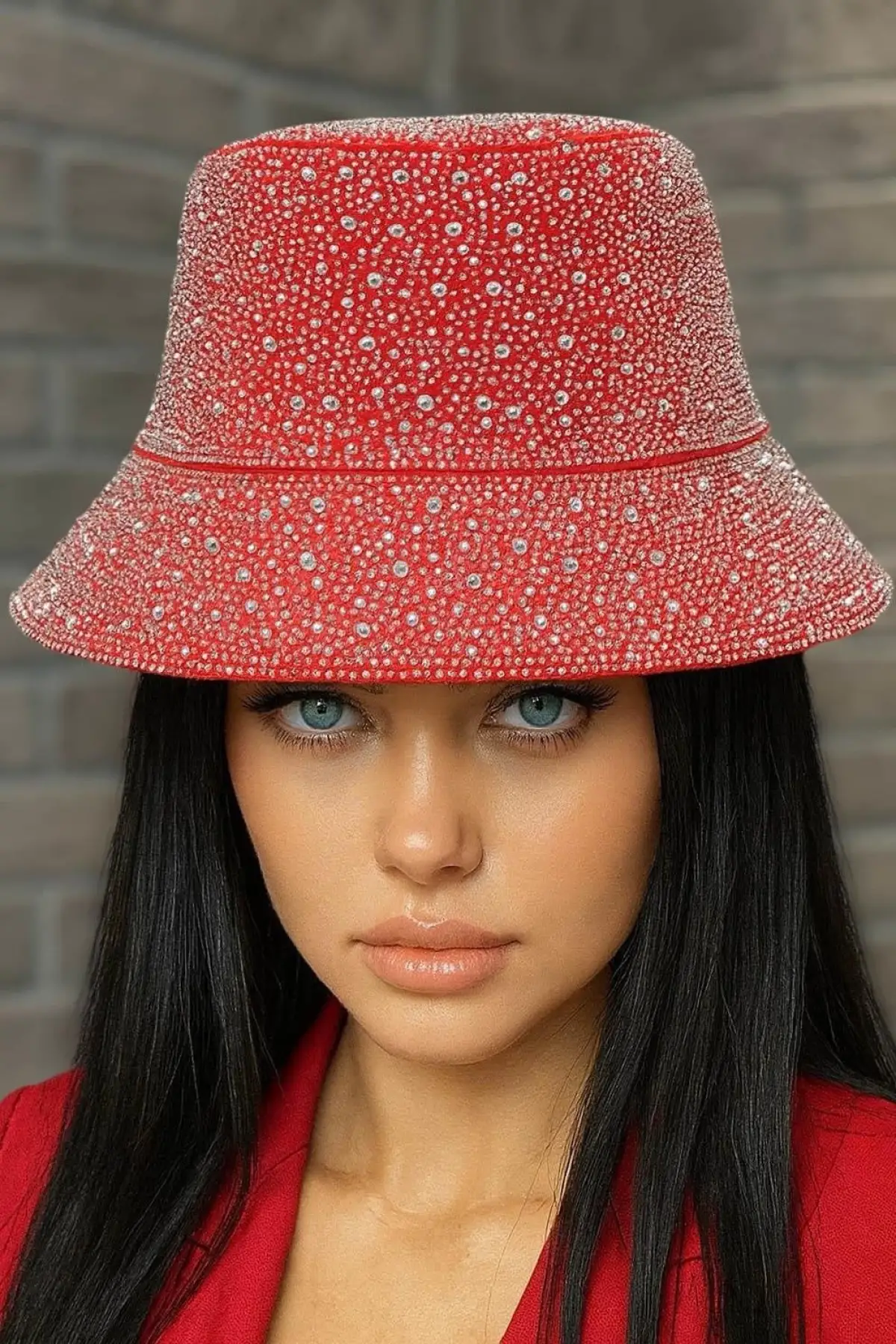 Kırmızı Renk Taş Detaylı Tasarım Şapka