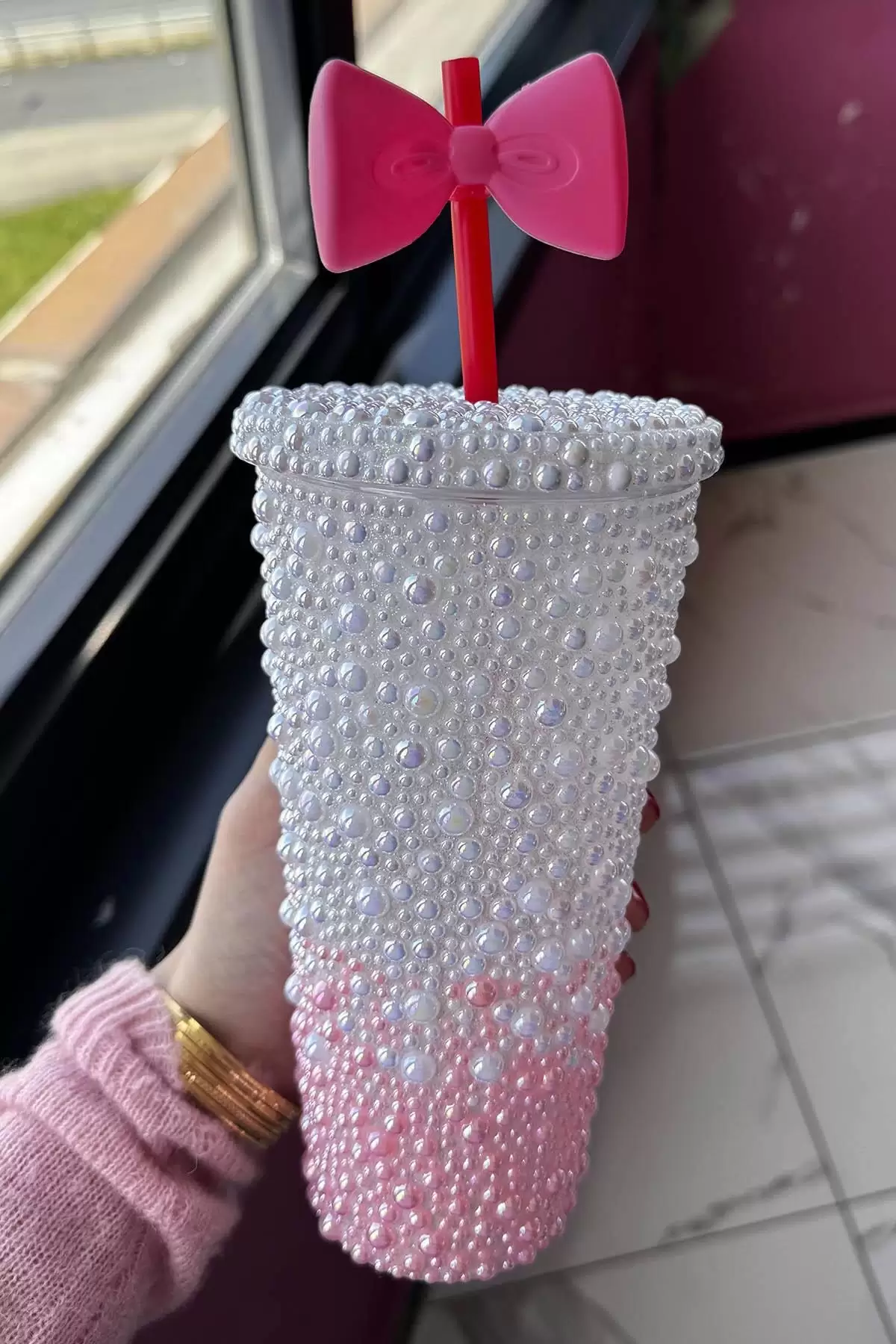 Koyu Pembe Ve Beyaz Renk İnci Detaylı Pipetli Suluk