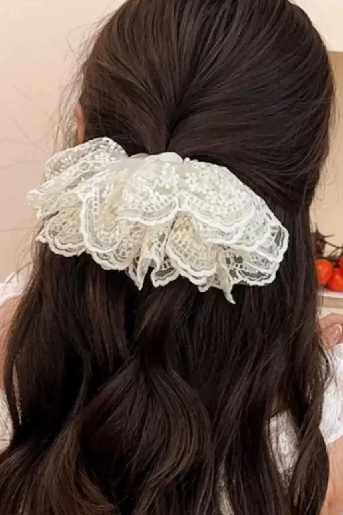 Krem Renk Dantel Detaylı Simit Toka