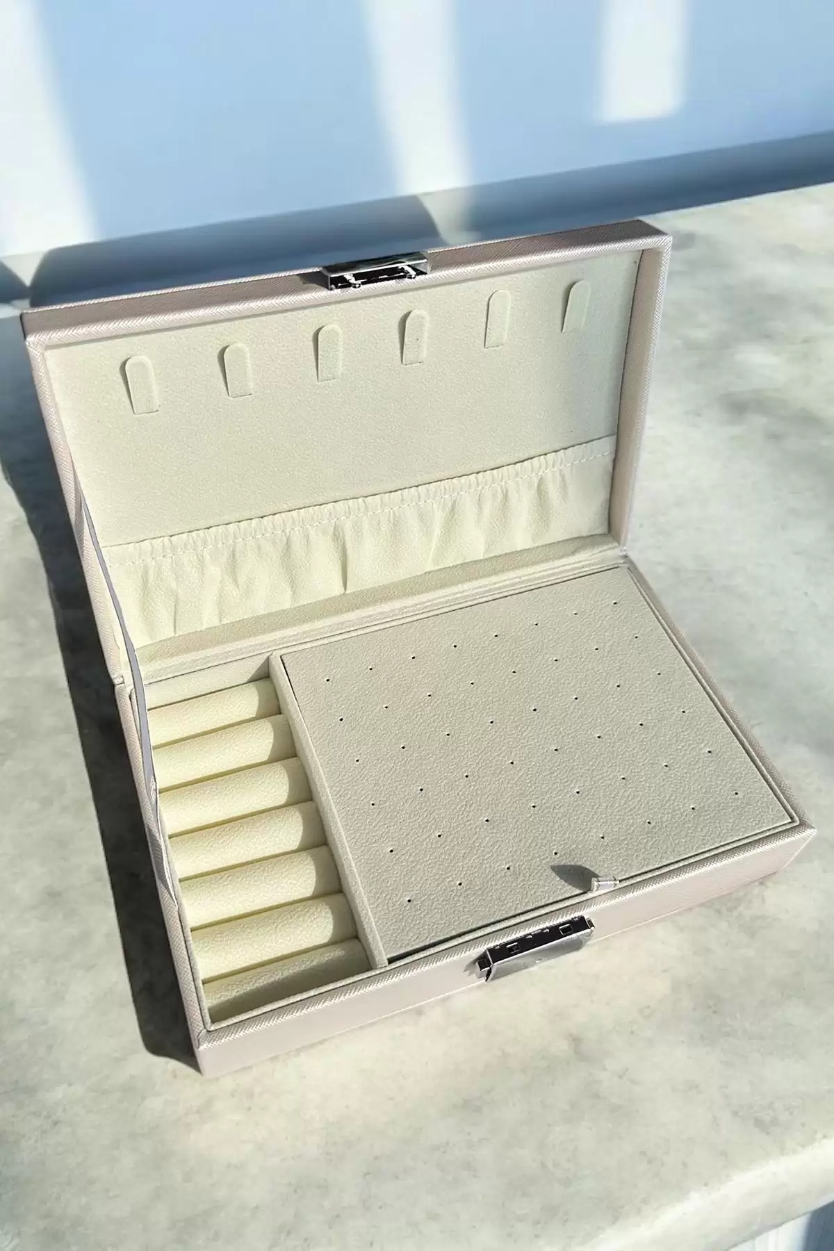 Krem Renk Kilitli Deri Takı Organizeri