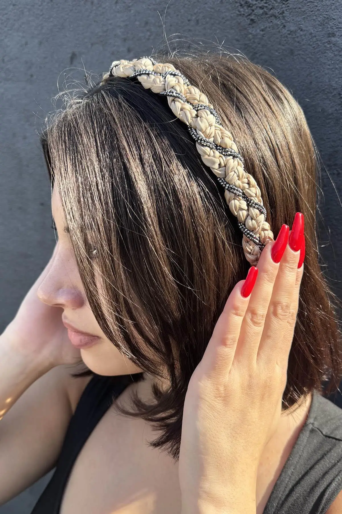 Krem Renk Taş Detaylı Taç