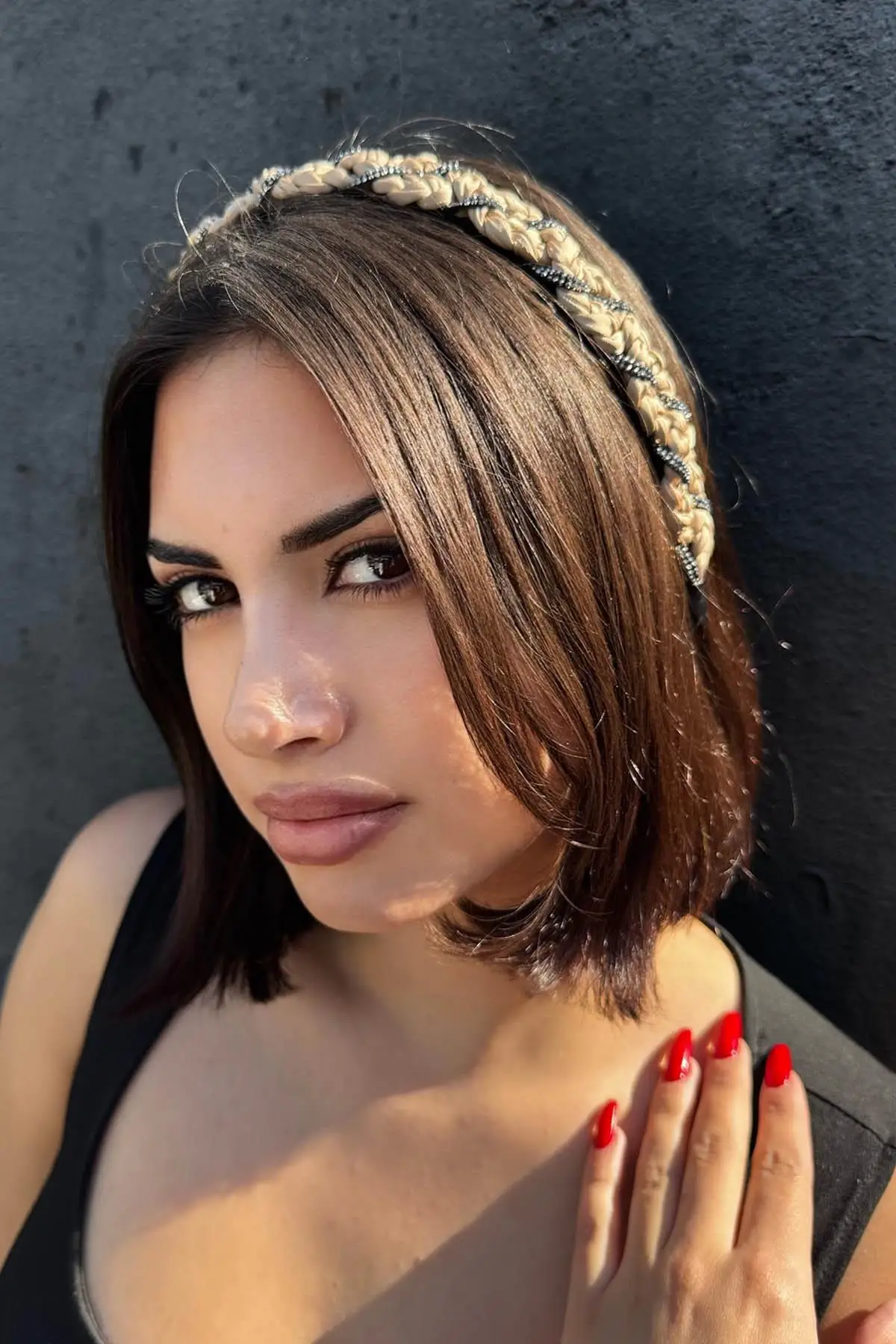 Krem Renk Taş Detaylı Taç