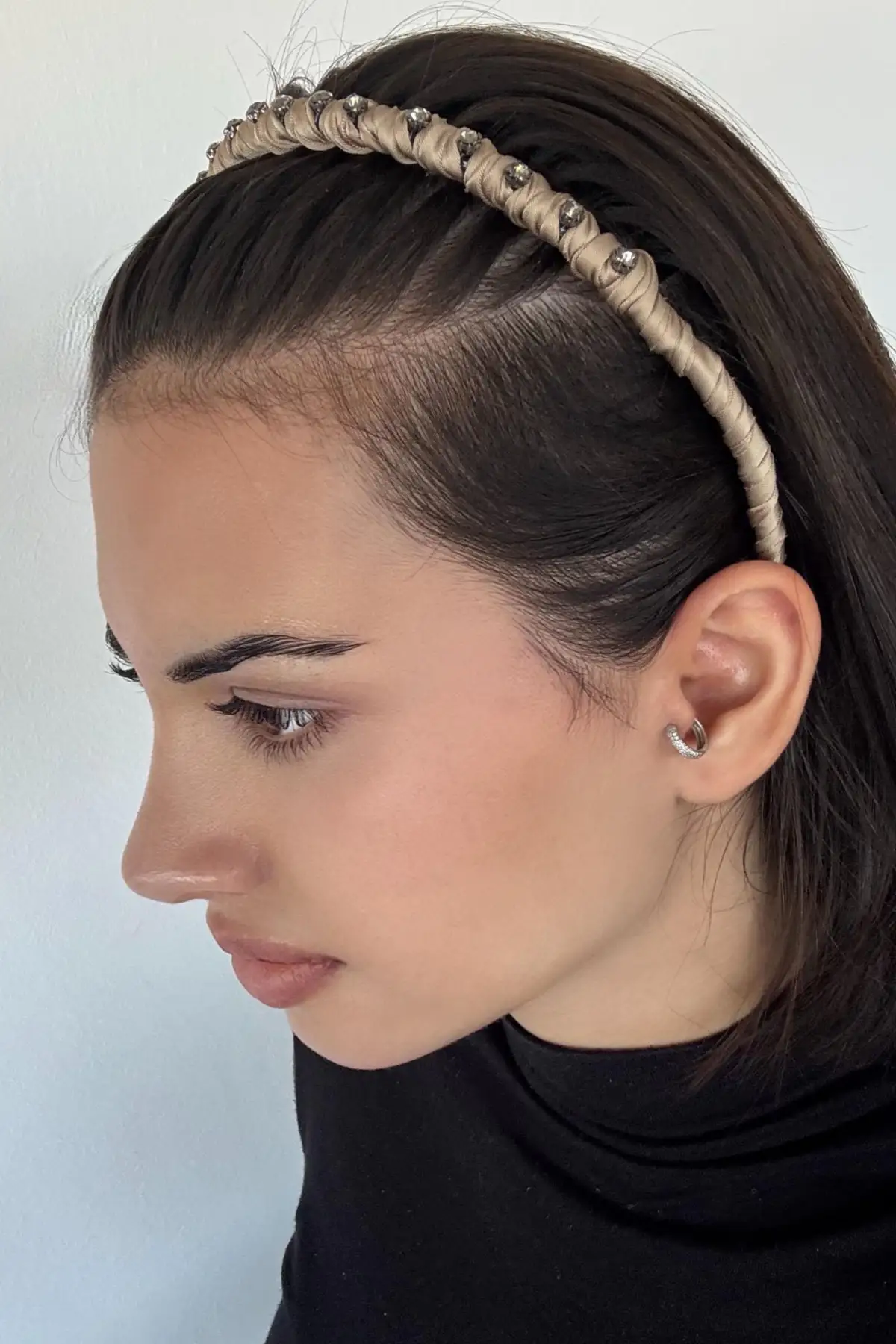 Krem Renk Taş Detaylı Taraklı Taç