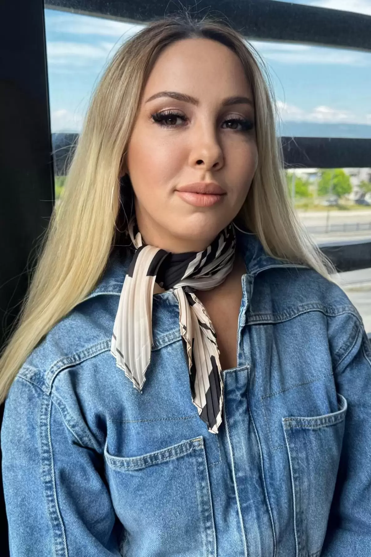 Krem Ve Siyah Renk Pileli Fular