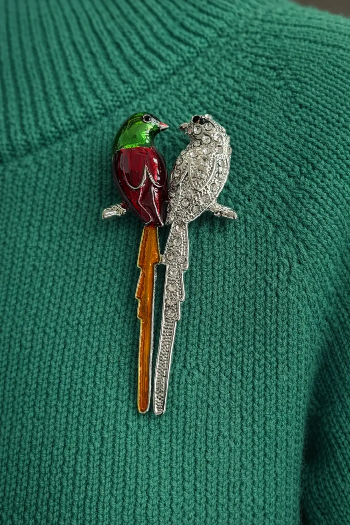 Kuş Figürlü Taşlı Broş