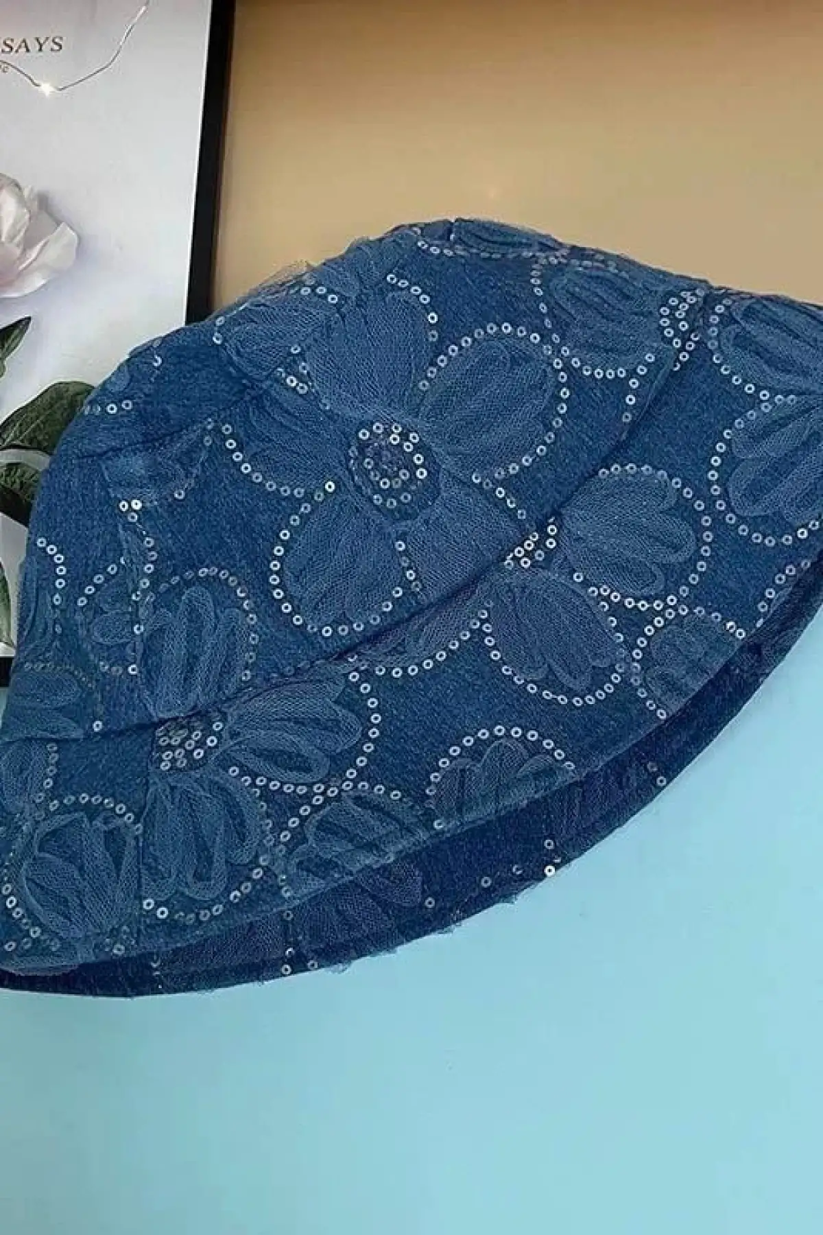 Lacivert Renk Çiçek Figürlü Tasarım Şapka
