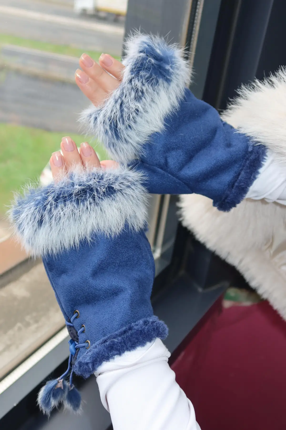 Lacivert Renk Peluş Detaylı Kesik Eldiven