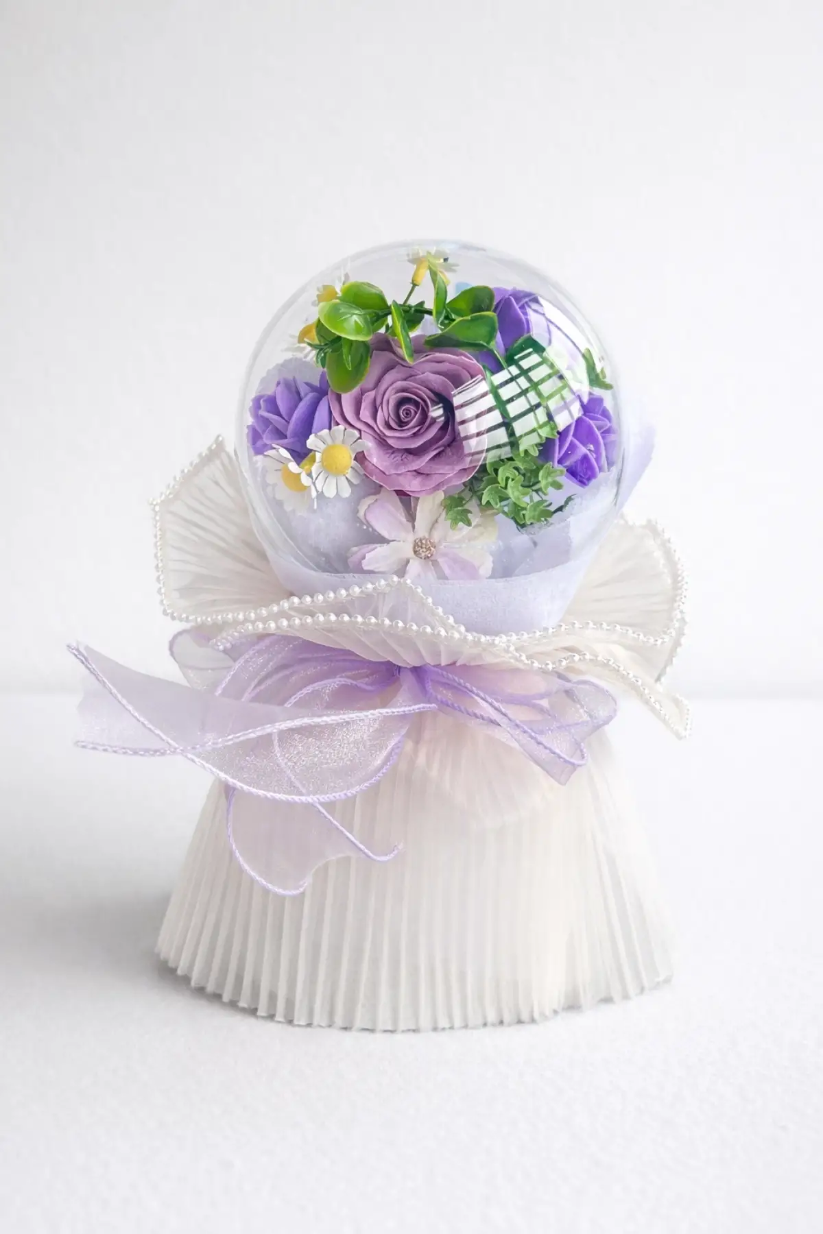 Lila Renk Çiçek Aranjman Küresi