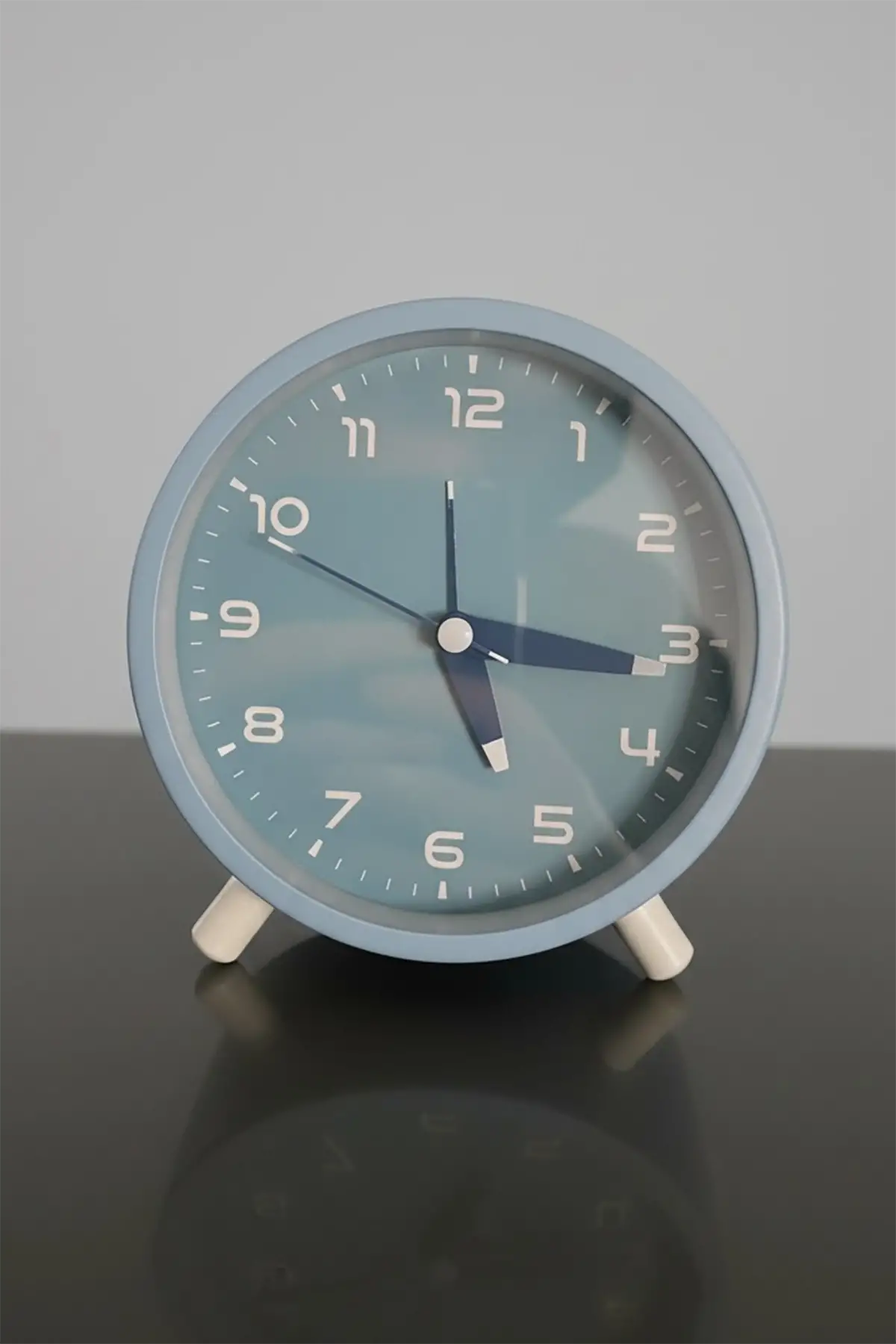 Mavi Renk Dekoratif Işıklı Alarmlı Masa Saati