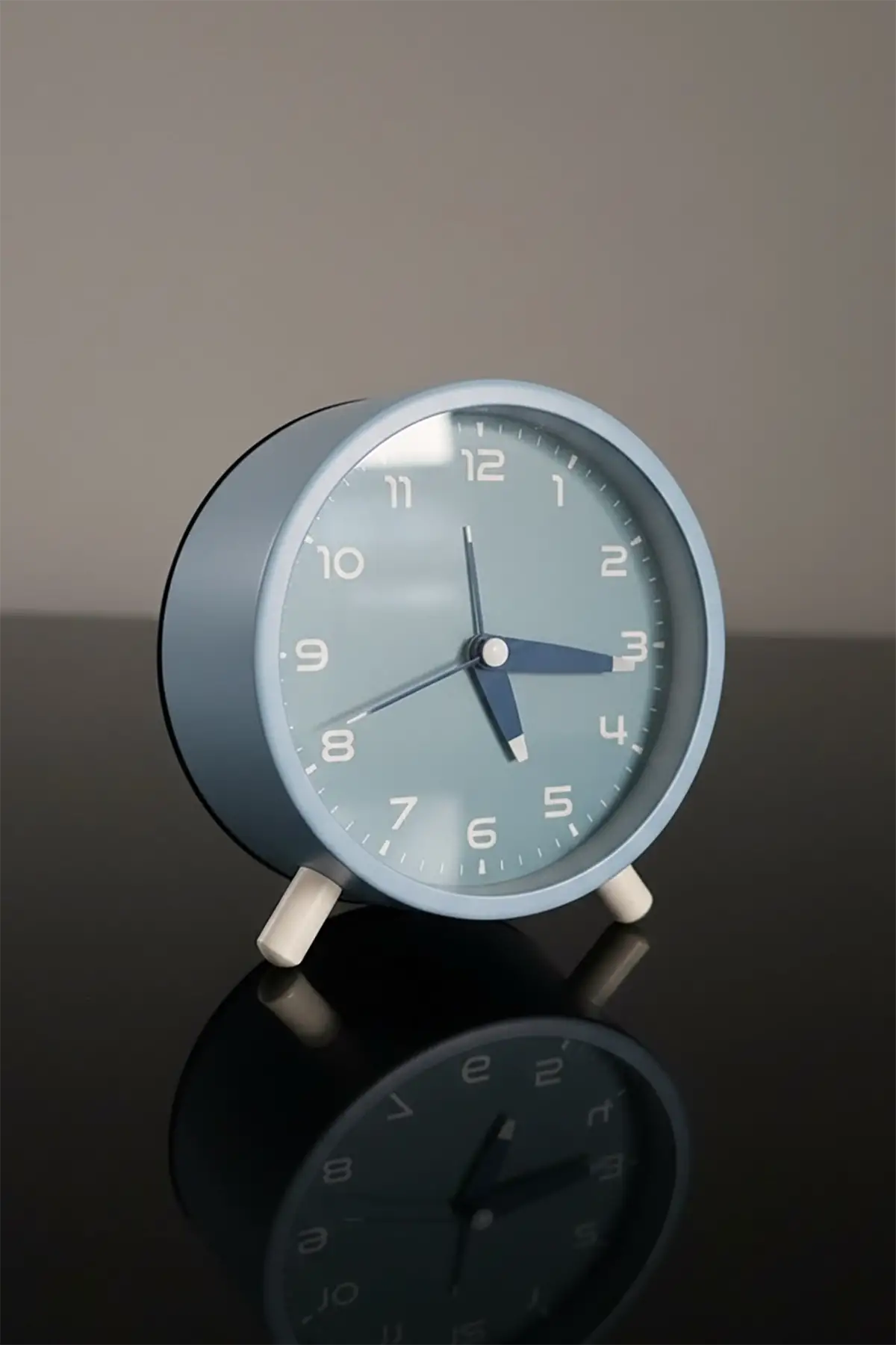 Mavi Renk Dekoratif Işıklı Alarmlı Masa Saati