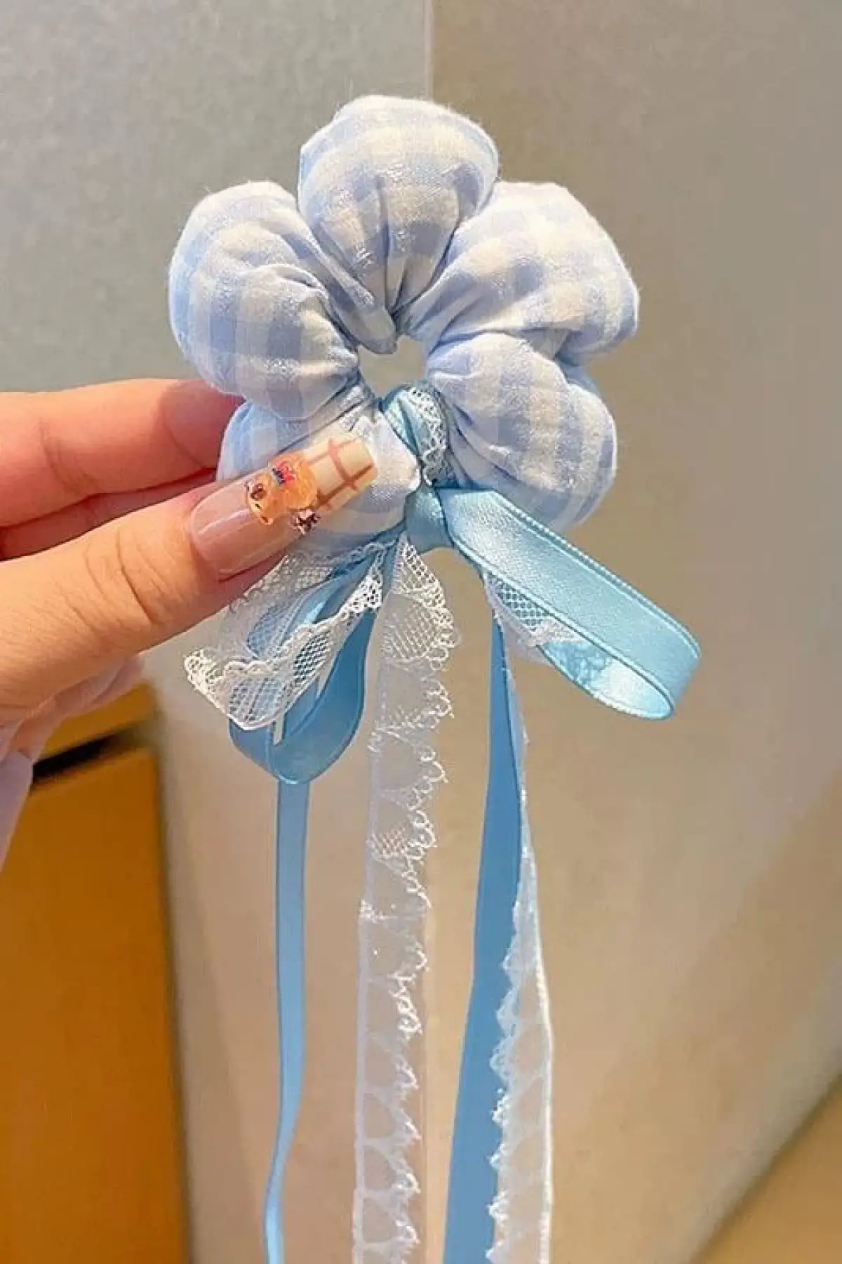 Mavi Renk Papatya Figürlü Kurdele Detaylı Simit Toka