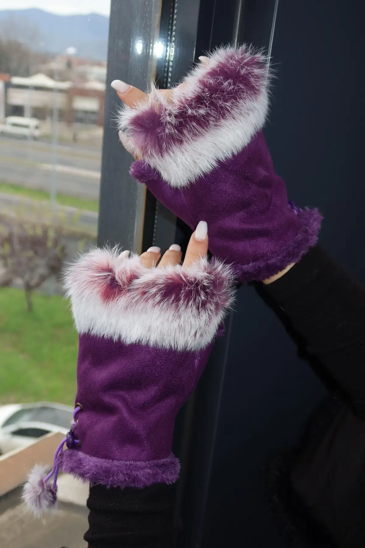 Mor Renk Peluş Detaylı Kesik Eldiven