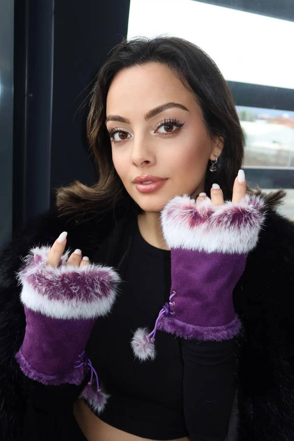 Mor Renk Peluş Detaylı Kesik Eldiven