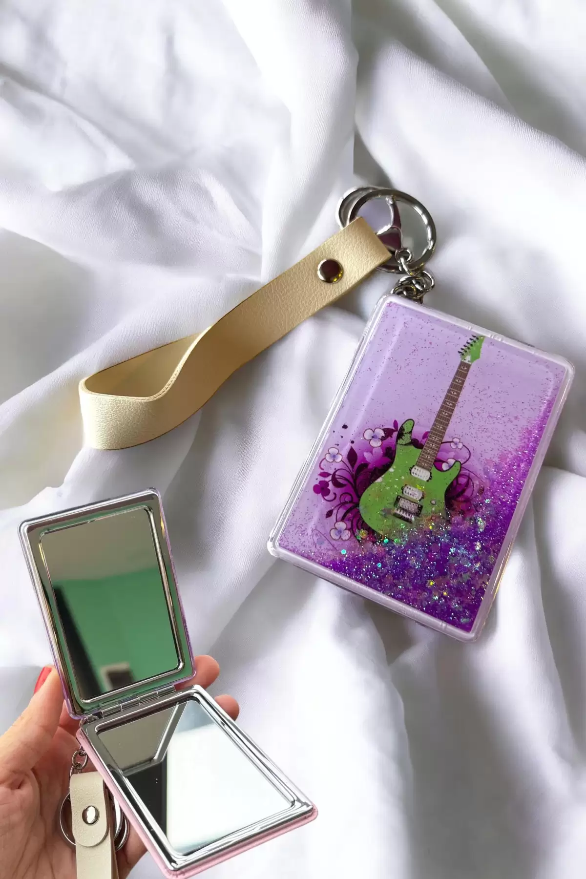Mor Renk Simli Gitar Figürlü Cep Aynası/ Anahtarlık