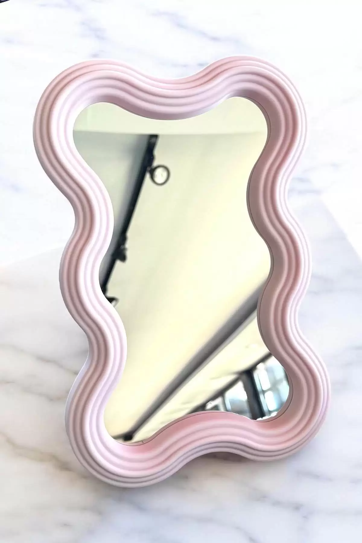 Pembe Renk Çerçeve Detaylı Masa Aynası