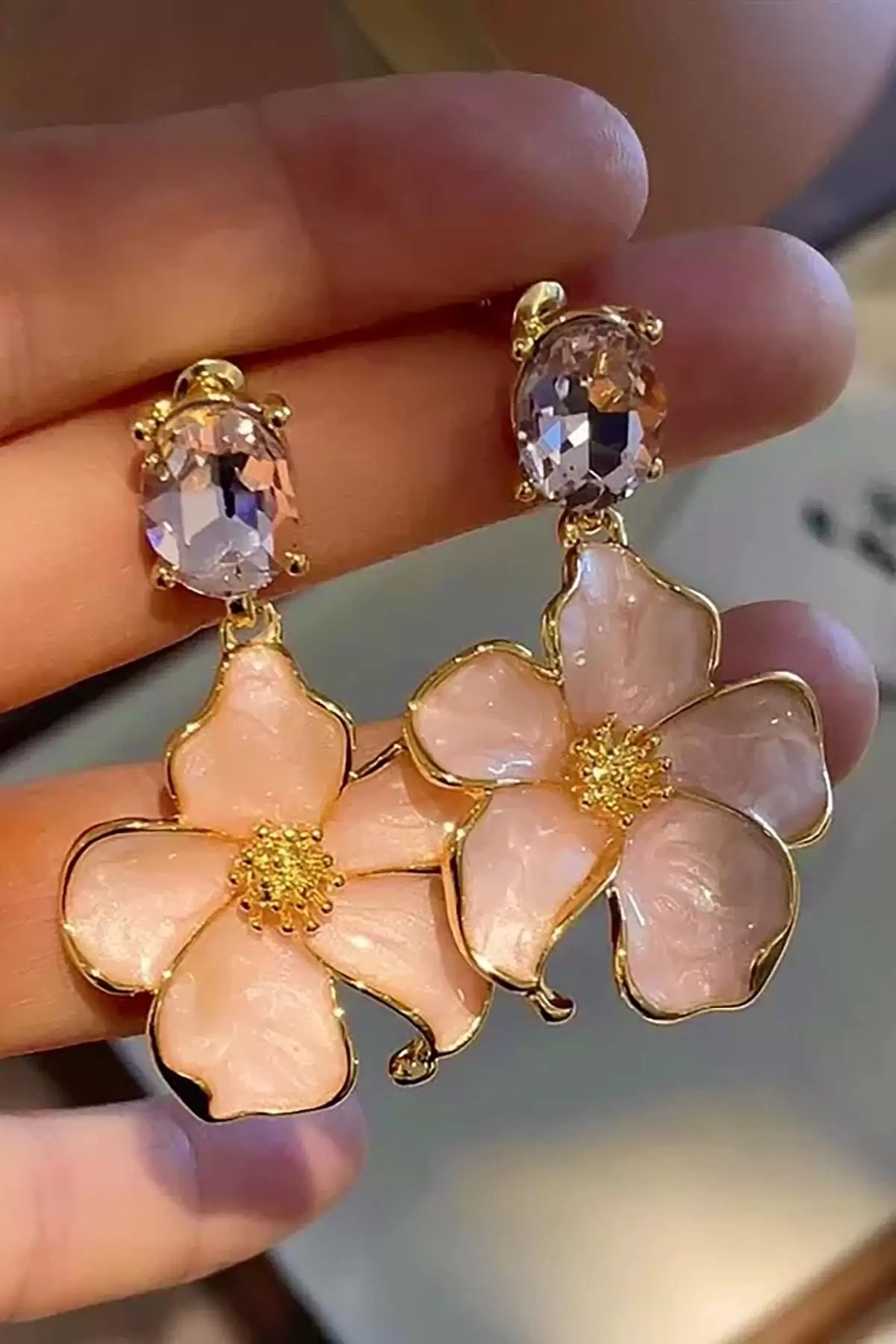 Pembe Renk Çiçek Figürlü Küpe (Çift)