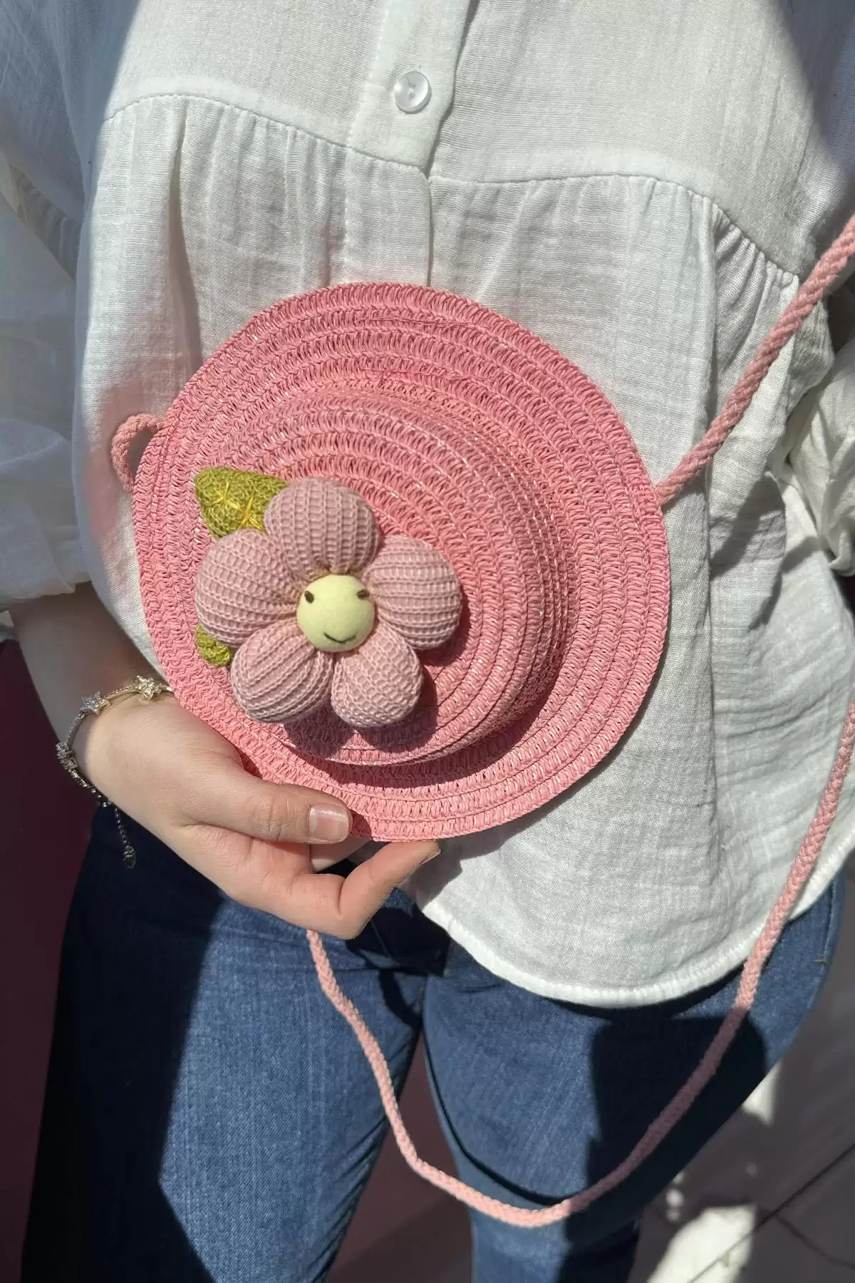 Pembe Renk Çiçek Figürlü Şapka Detaylı Hasır Çocuk Çantası