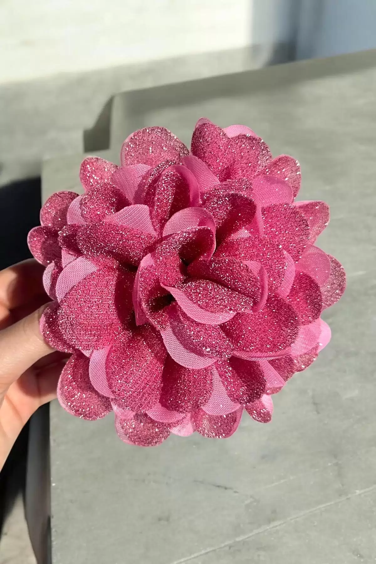 Pembe Renk Çiçek Figürlü Sim Detaylı Mandal Toka
