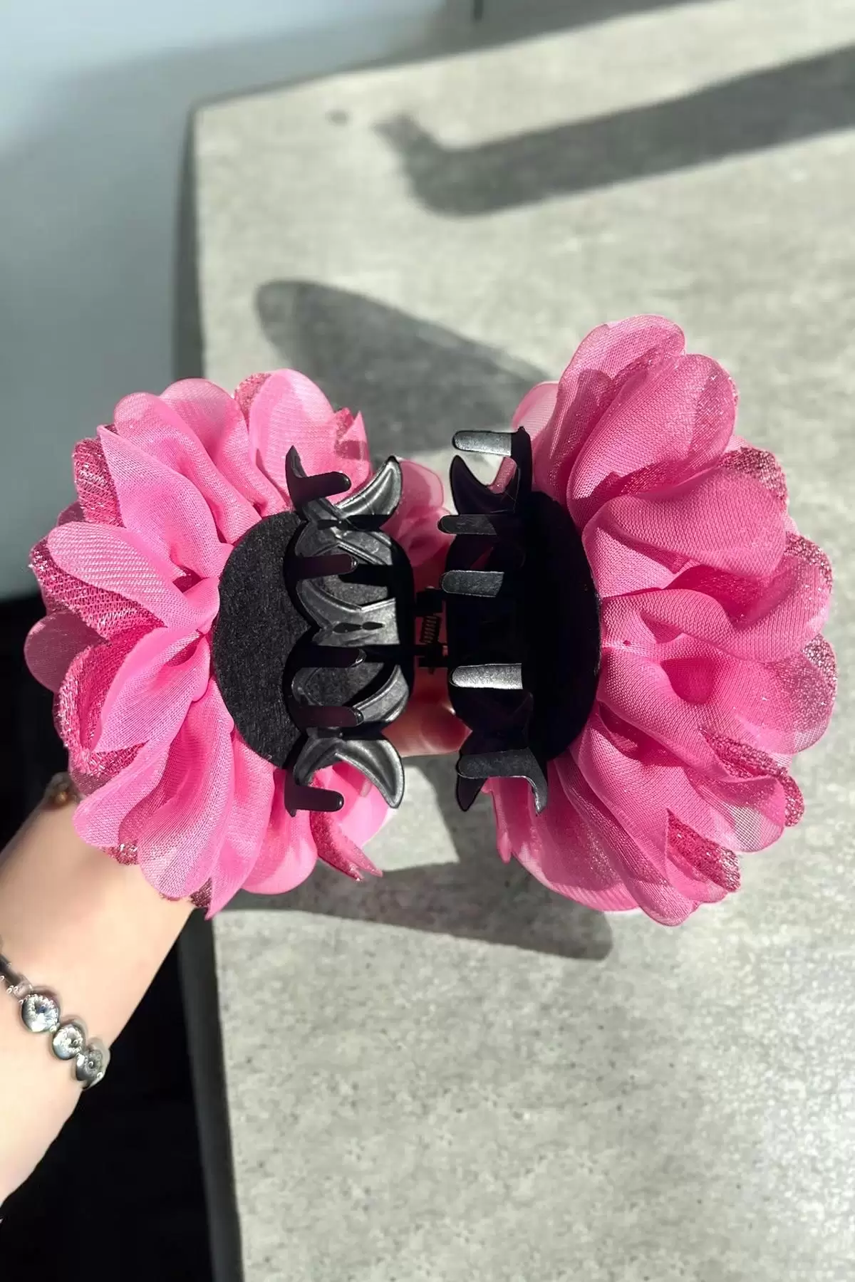 Pembe Renk Çiçek Figürlü Sim Detaylı Mandal Toka