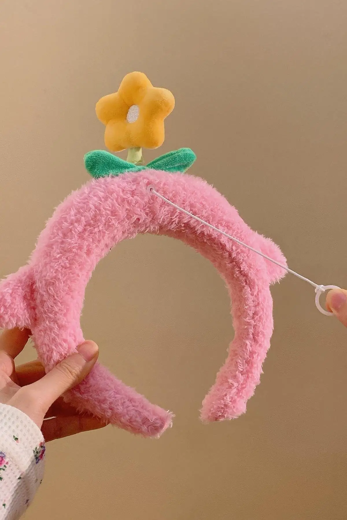 Pembe Renk Dönen Çiçek Detaylı Peluş Taç