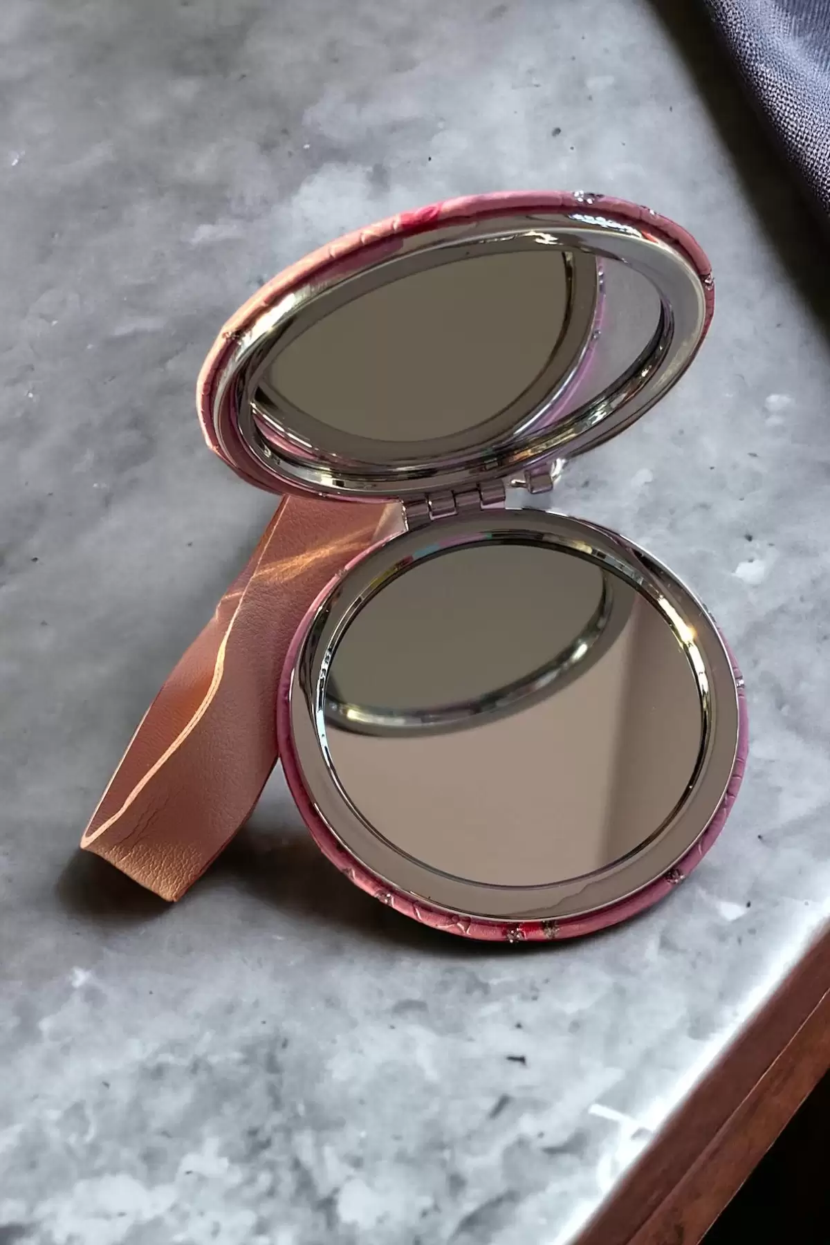 Pembe Renk Dudak Figürlü Cep Aynası/ Anahtarlık