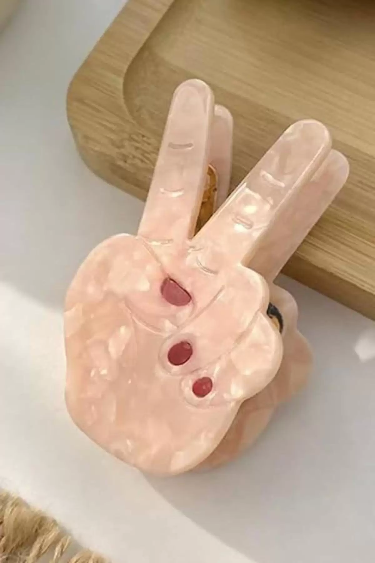 Pembe Renk El Figürlü Kemik Mandal Toka