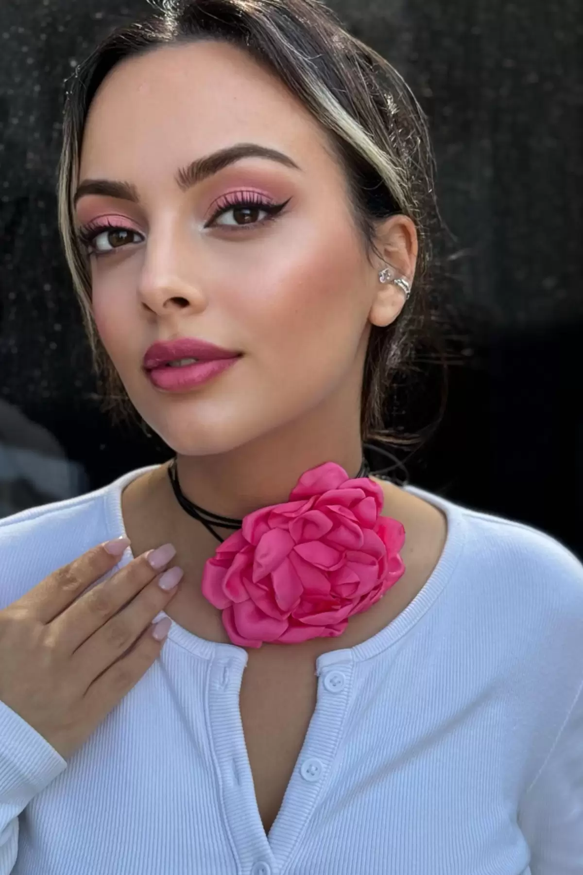 Pembe Renk Gül Detaylı İpli Choker Kolye