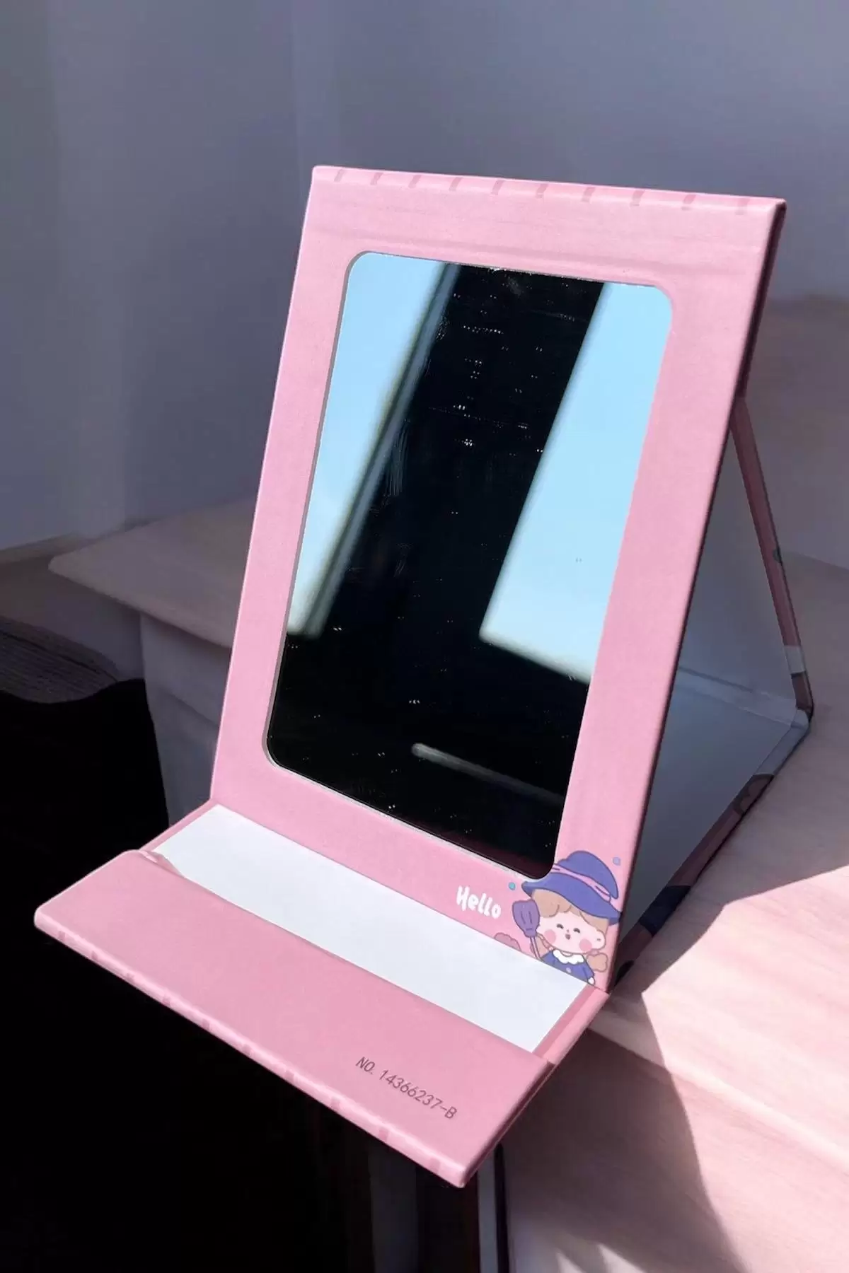 Pembe Renk Hello Yazılı Kız Figürlü Masa Aynası