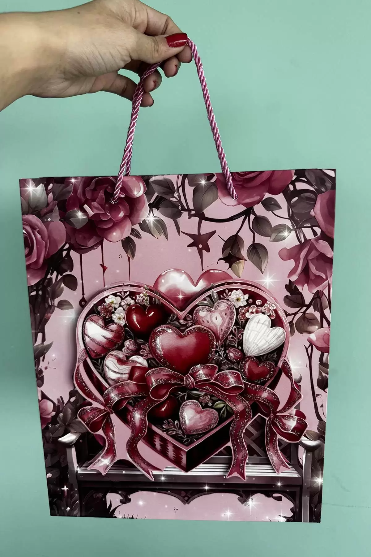 Pembe Renk Kalp Figürlü 3D Görünümlü Karton Çanta