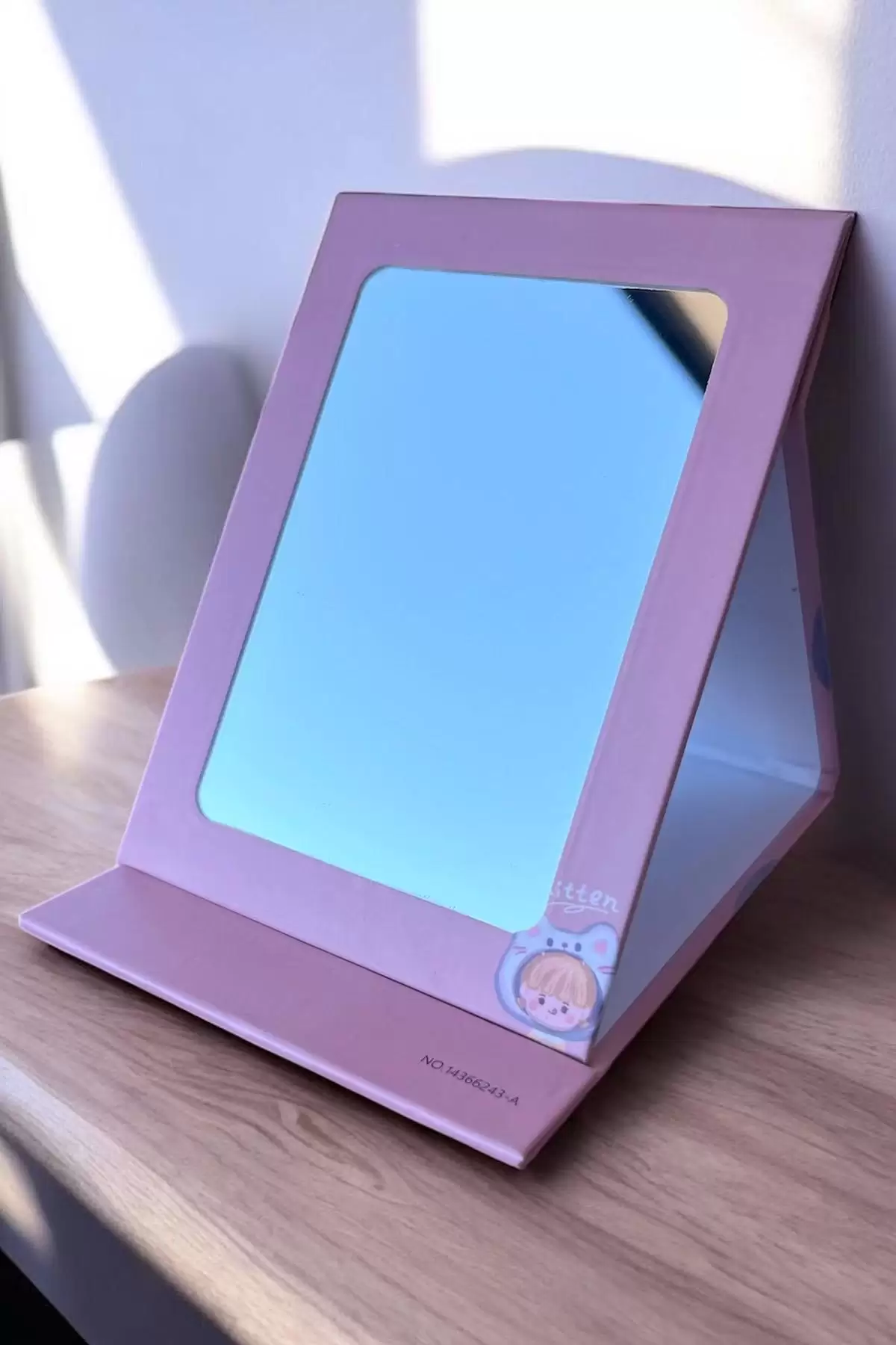 Pembe Renk Karışık Figürlü Kitten Yazılı Masa Aynası