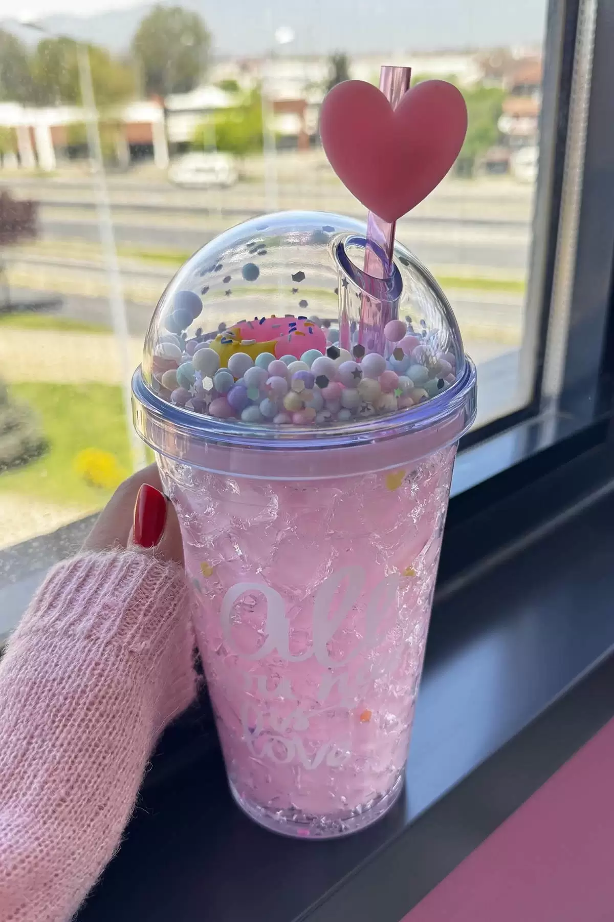 Pembe Renk Karışık Figürlü Pipetli Suluk