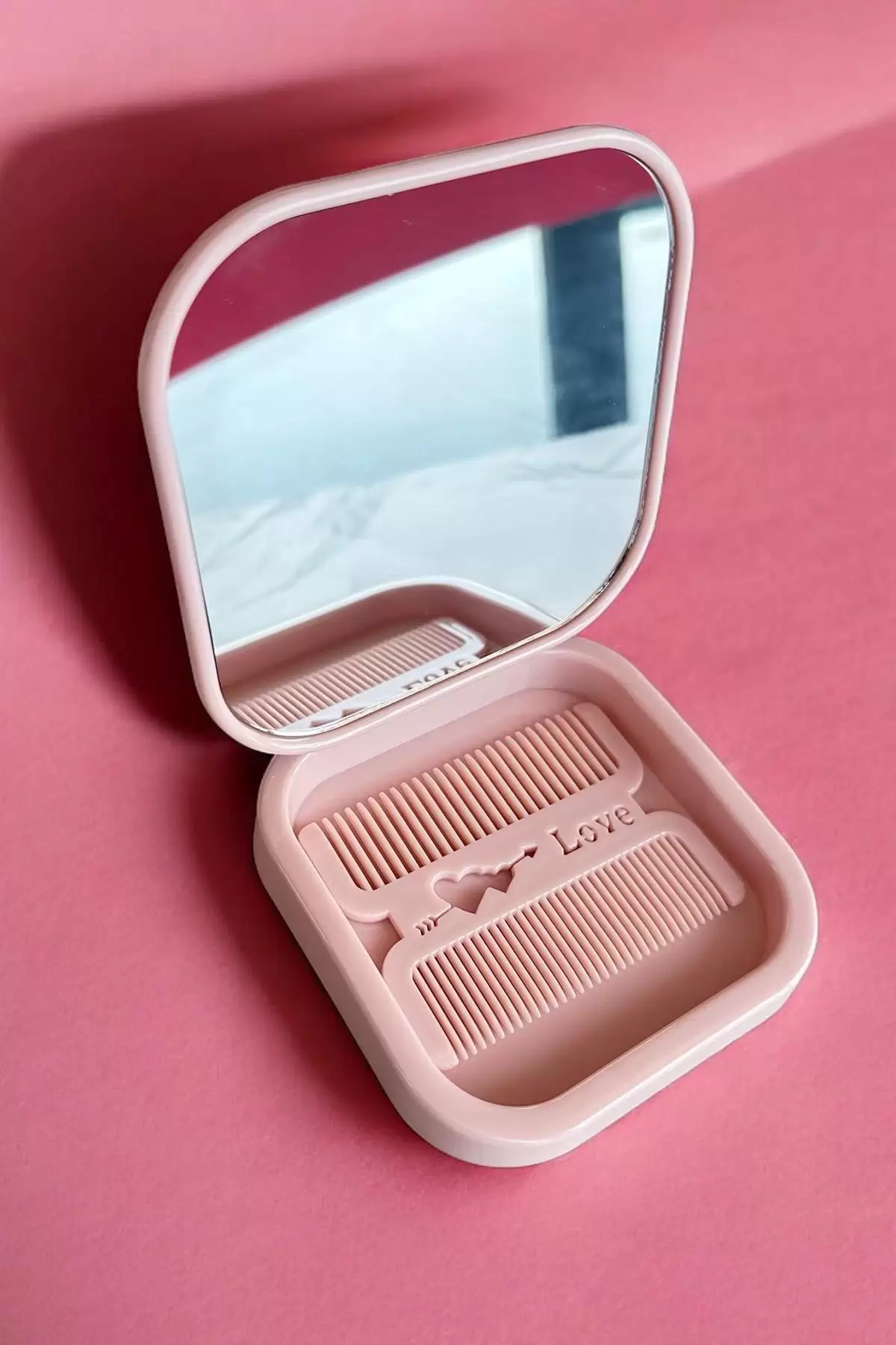 Pembe Renk Karışık Figürlü Tarak / Masa Aynası Set
