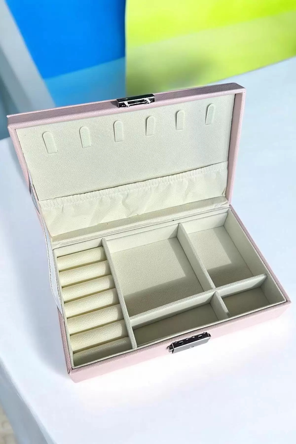 Pembe Renk Kilitli Deri Takı Organizeri