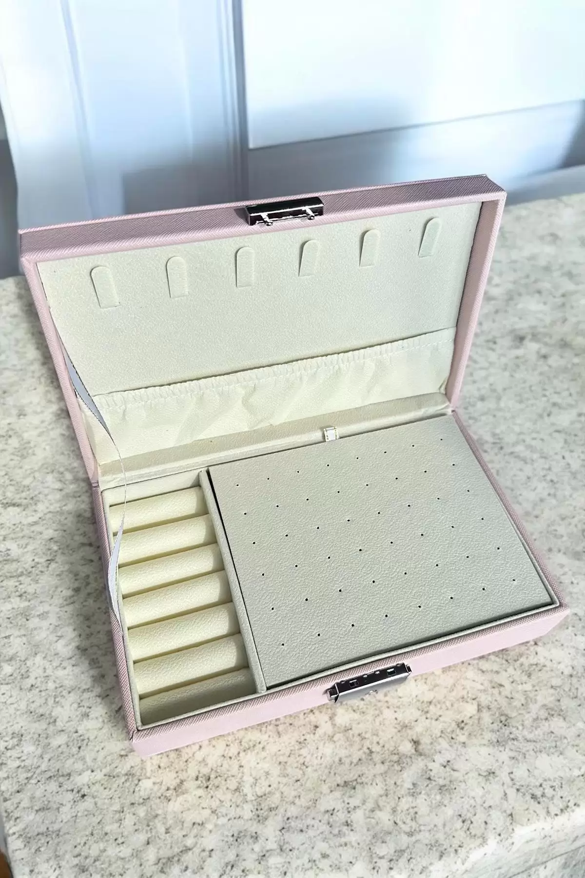 Pembe Renk Kilitli Deri Takı Organizeri