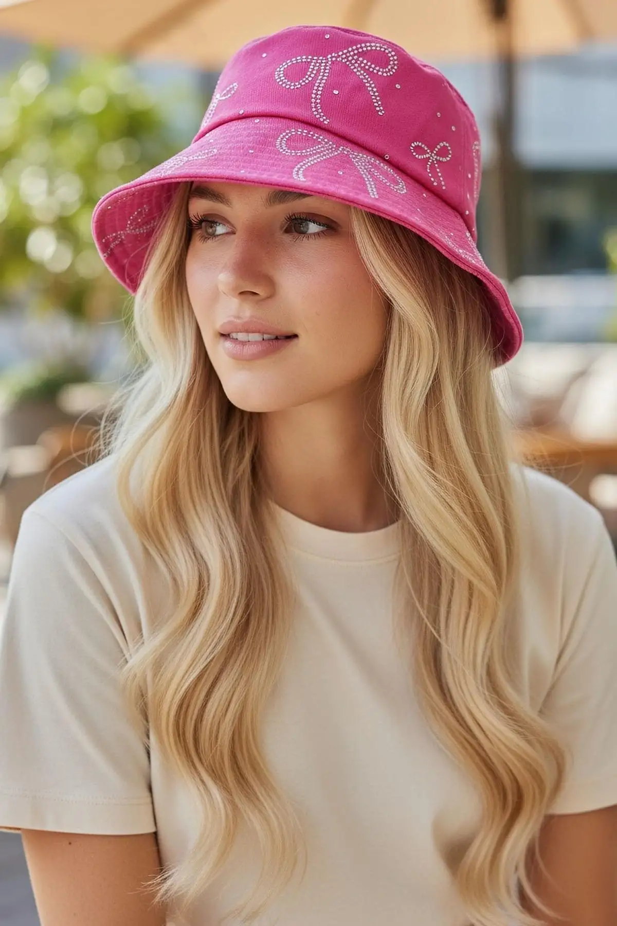 Pembe Renk Kurdele Figürlü Taş Detaylı Tasarım Şapka