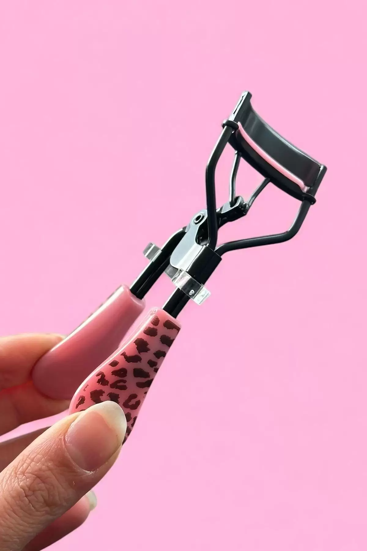 Pembe Renk Leopar Desenli Kirpik Kıvırıcı/ Kirpik Kıvırma Aparatı