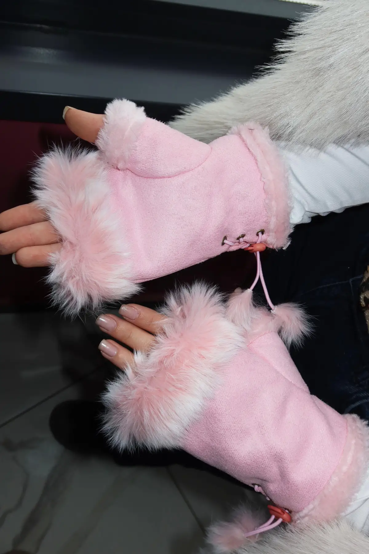Pembe Renk Peluş Detaylı Kesik Eldiven