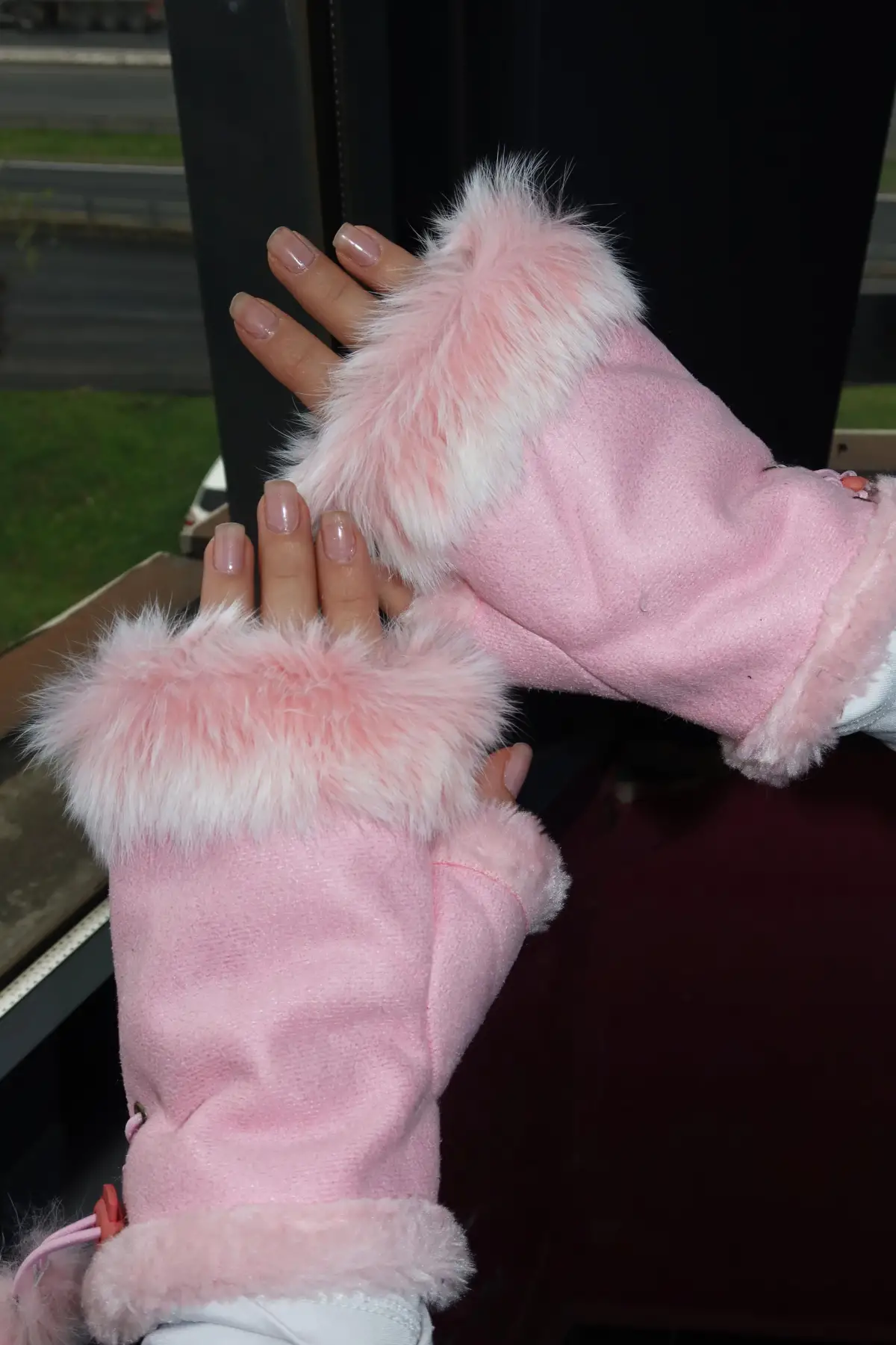Pembe Renk Peluş Detaylı Kesik Eldiven