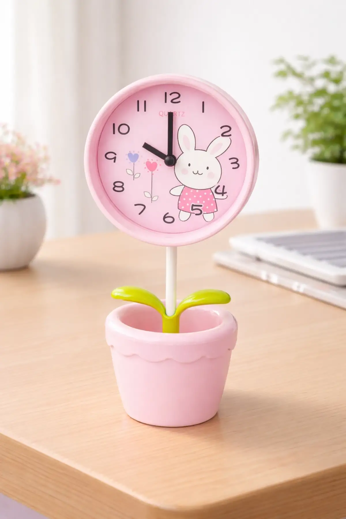 Pembe Renk Saksı Figürlü Işıklı Alarmlı Masa Saati