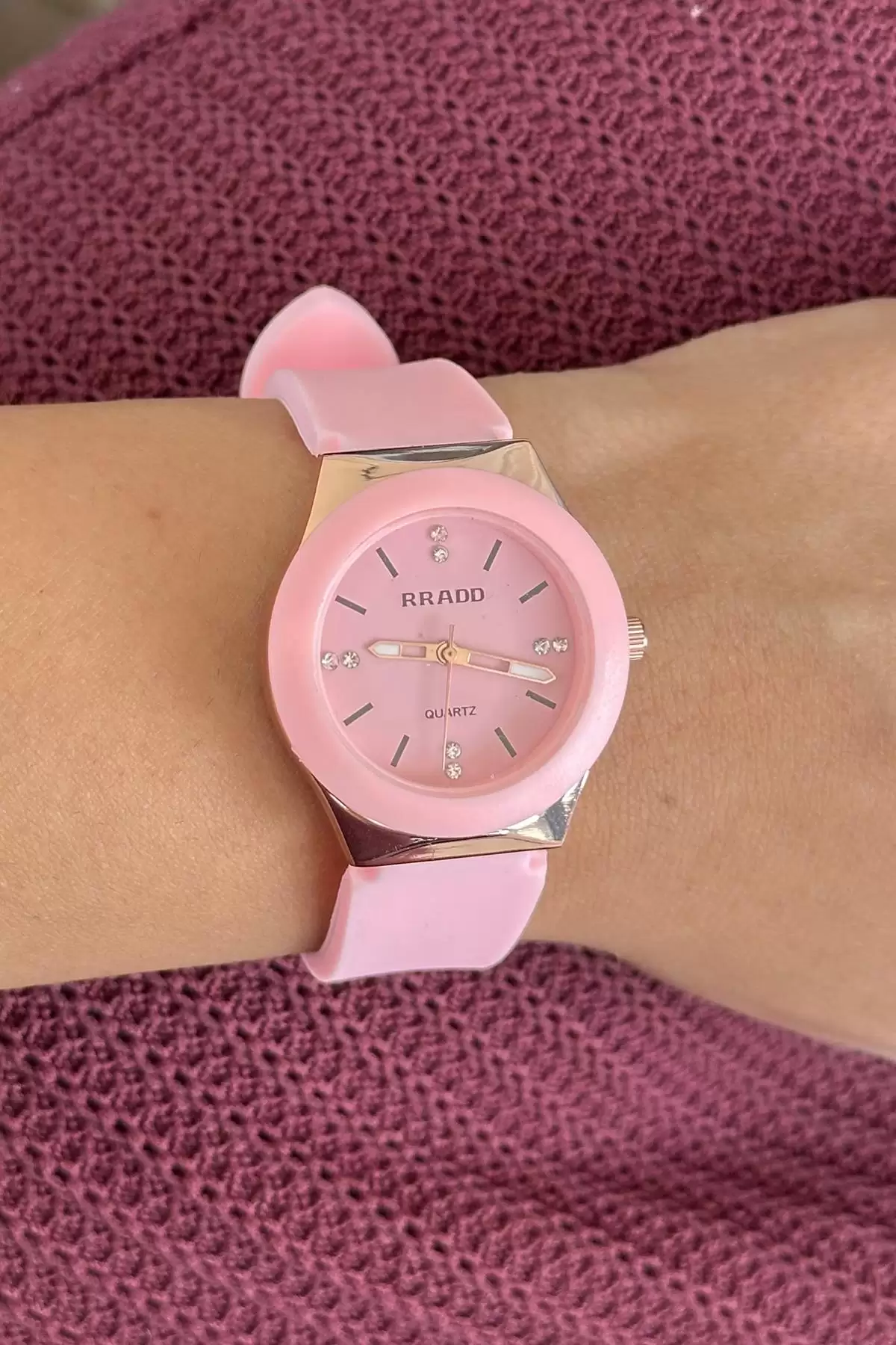 Pembe Renk Silikon Kordonlu Kadın Saat