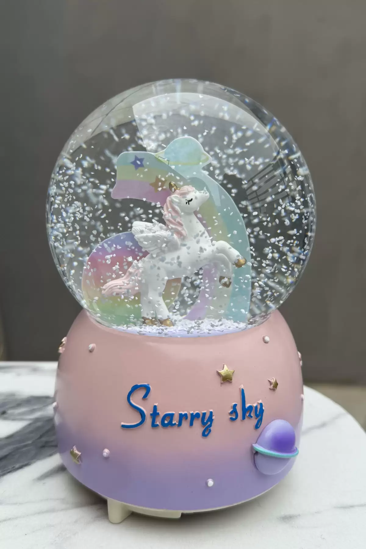 Pembe Renk Unicorn Detaylı Müzikli Ve Işıklı Kar Küresi