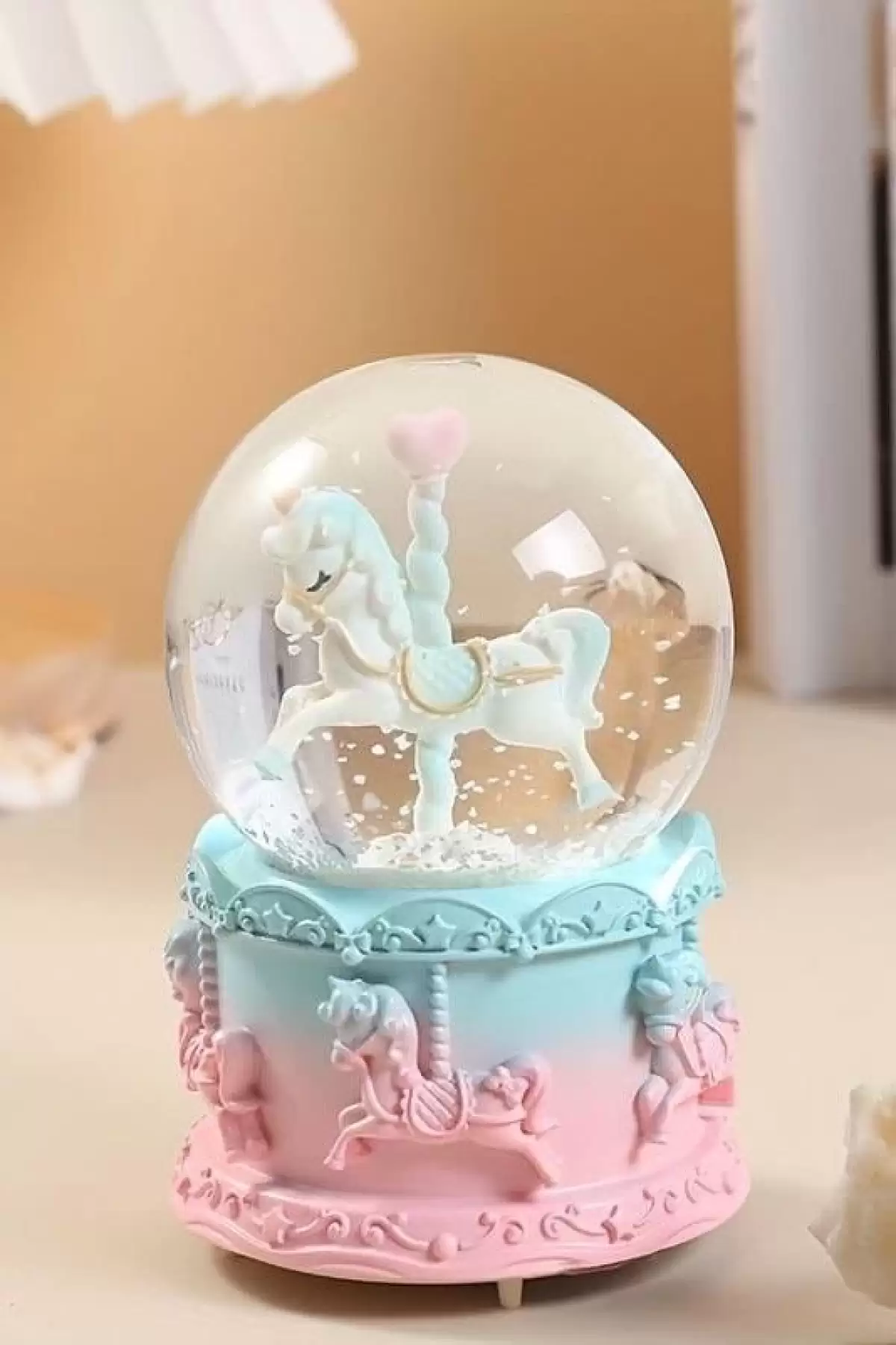 Pembe Ve Mavi Renk Unicorn Detaylı Müzikli Ve Işıklı Kar Küresi