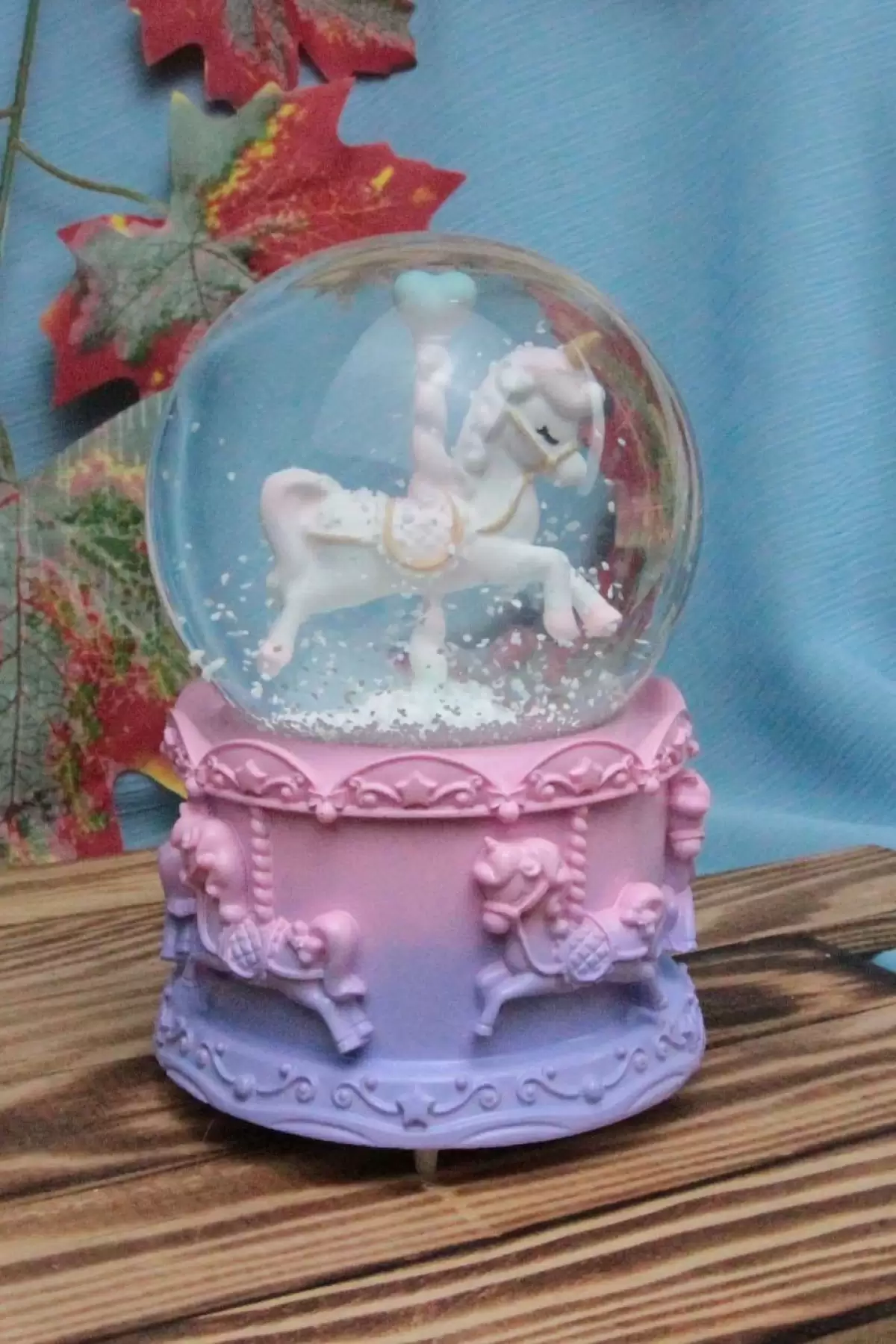 Pembe Ve Mor Renk Unicorn Detaylı  Müzikli Ve Işıklı Kar Küresi