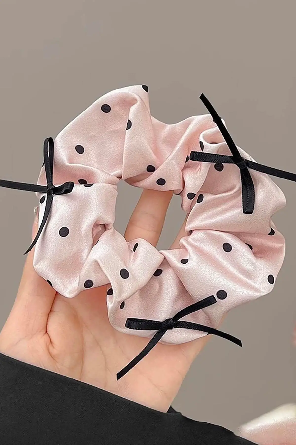 Pembe Ve Siyah Renk Puantiye Detaylı Kurdele Figürlü Simit Toka